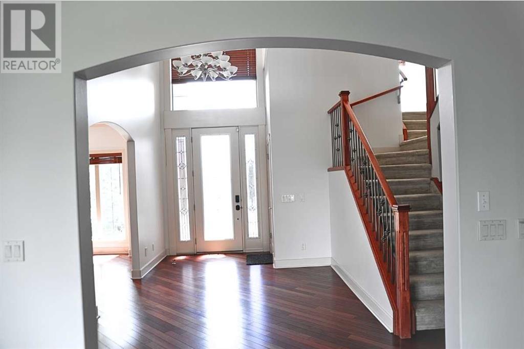 Property at 31 Cougarstone Point SW image 2