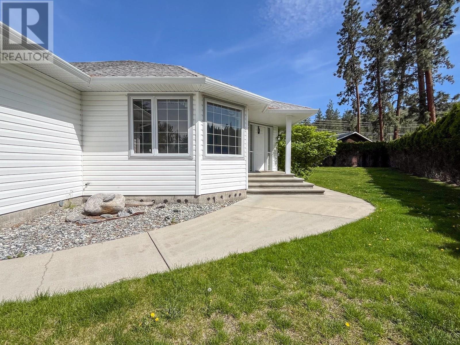 Property at 501 Stanley Crescent image 4