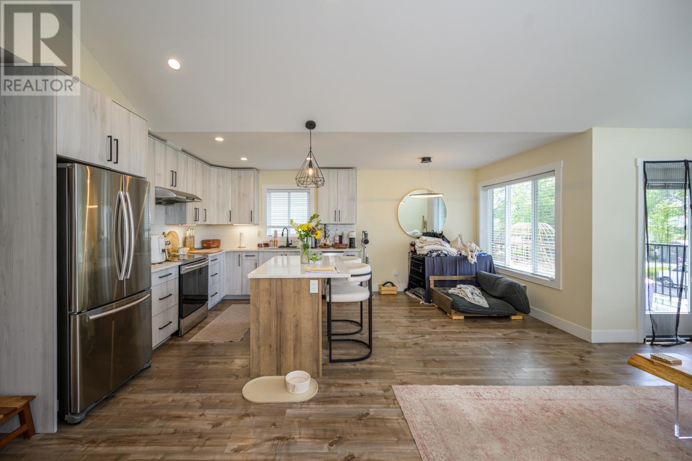 Property at 1652 9TH AVENUE image 2