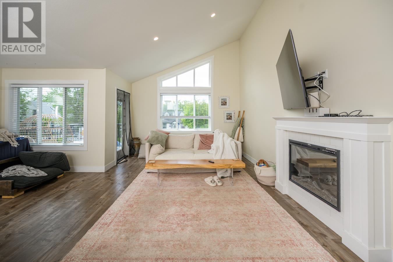 Property at 1652 9TH AVENUE image 3