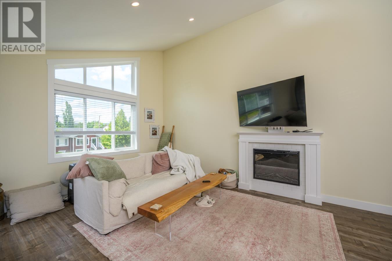 Property at 1652 9TH AVENUE image 4
