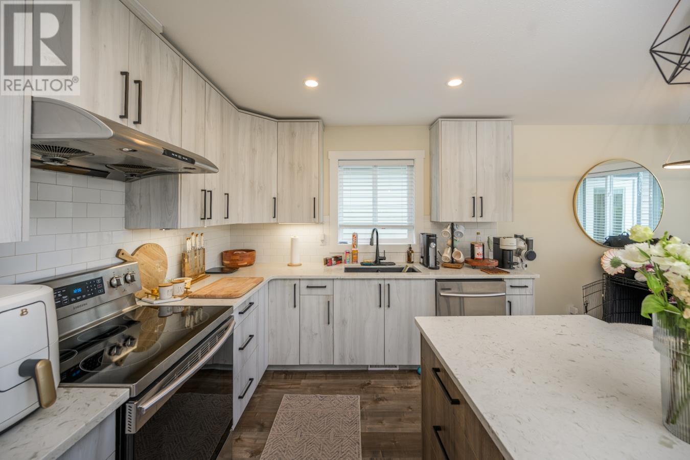 Property at 1652 9TH AVENUE image 5