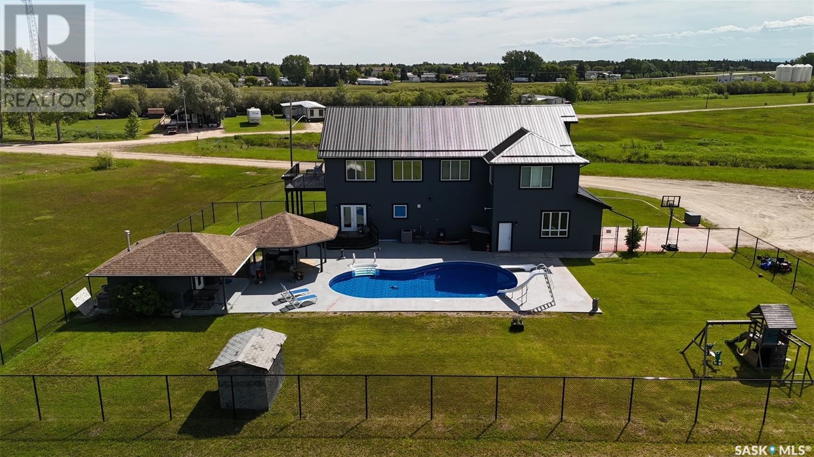 701 Bay Street, Hudson Bay, Saskatchewan  S0E 0Y0 - Photo 3 - SK010425
