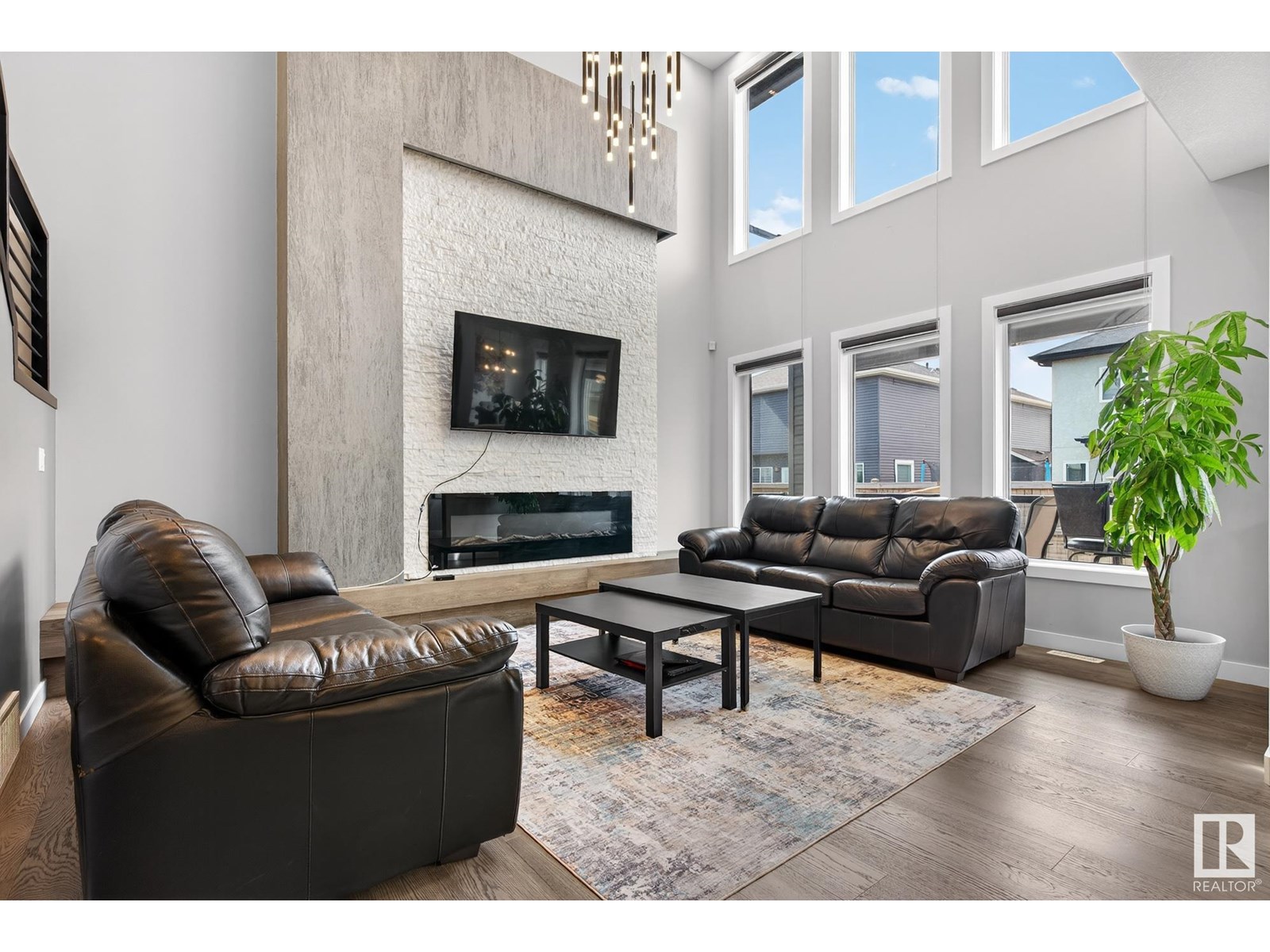 Property at 1027 150 AV NW image 3