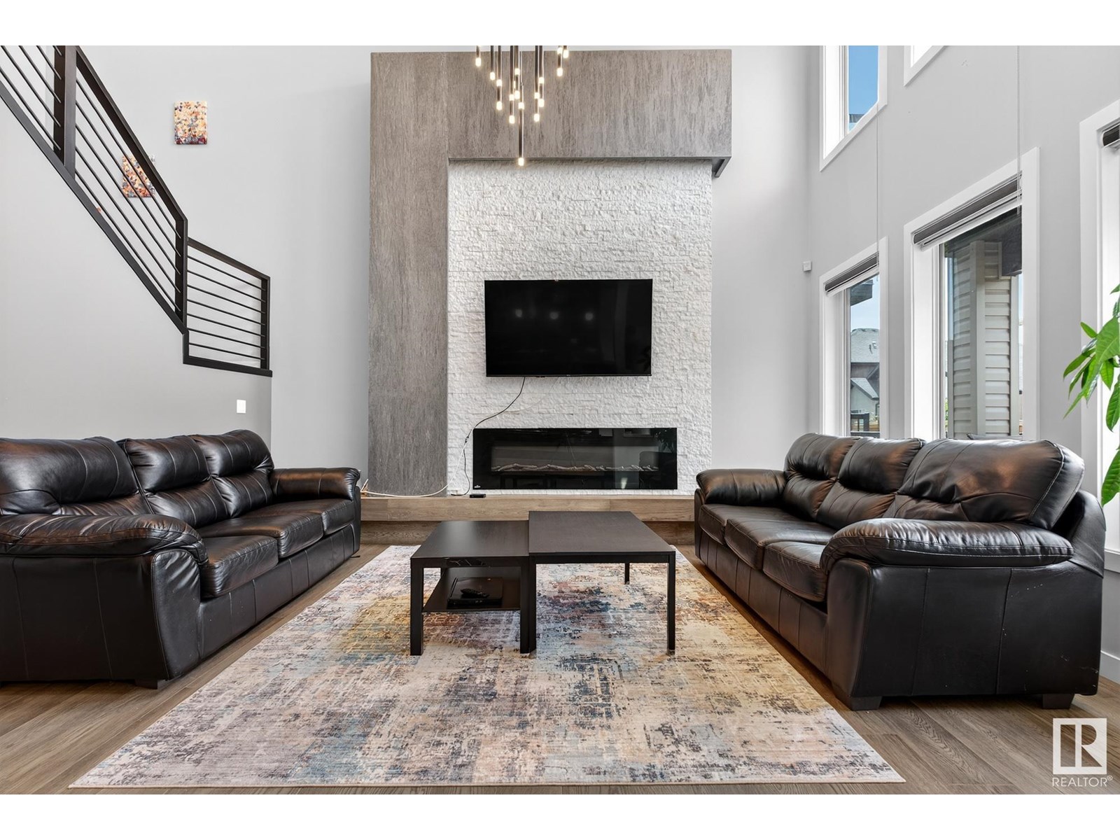 Property at 1027 150 AV NW image 4
