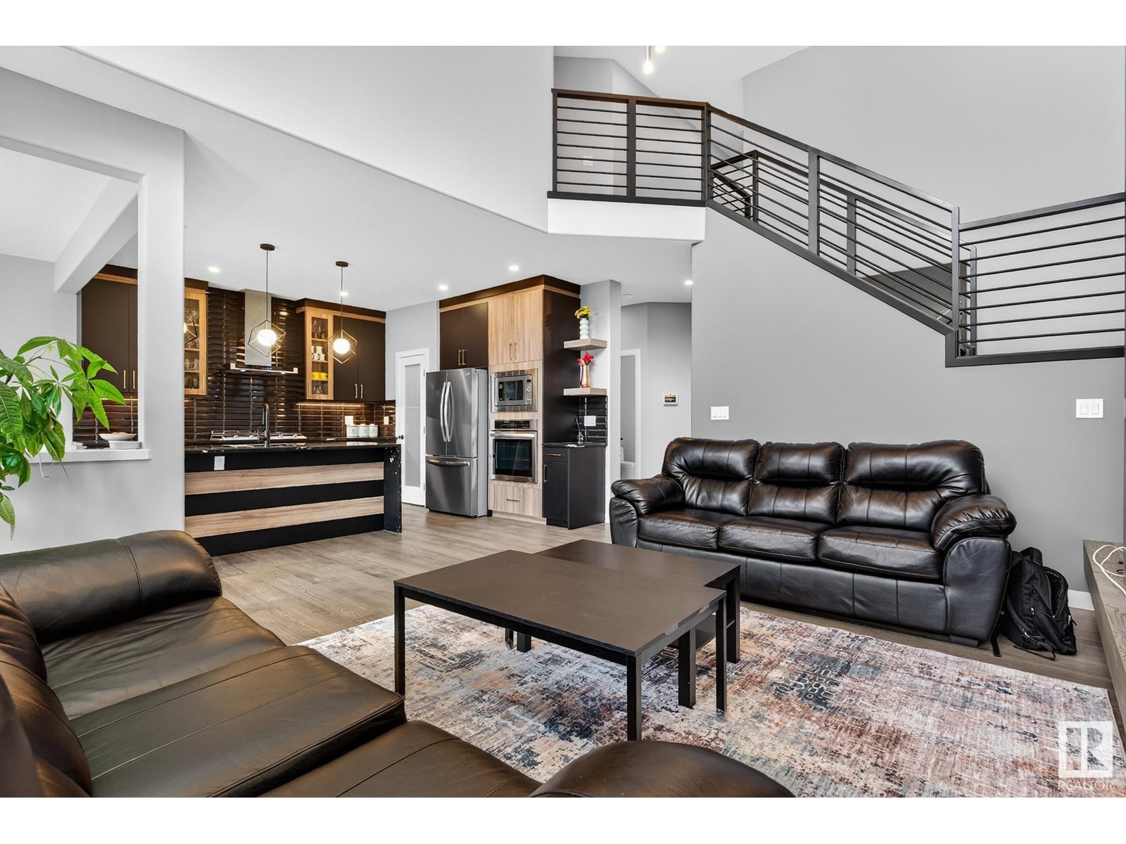 Property at 1027 150 AV NW image 5