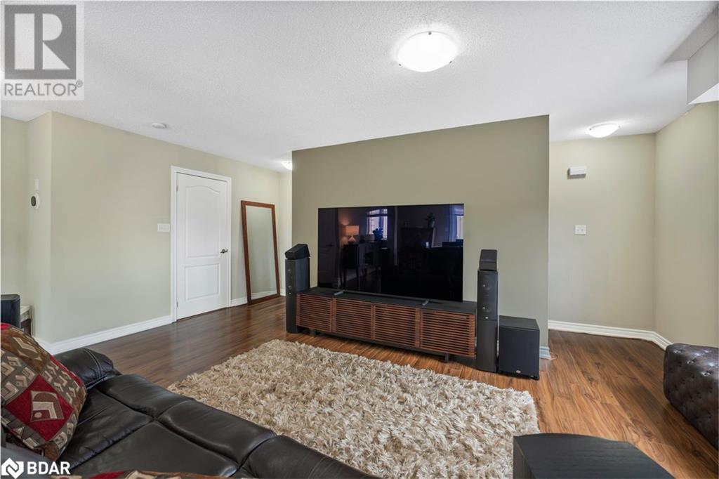 Property at 408 VETERANS Drive Unit# 7 image 4