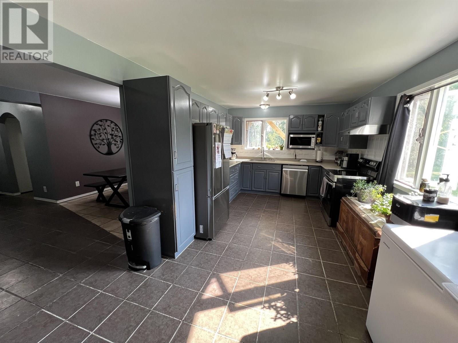 16 Walsh Road, Fort Nelson, British Columbia  V0C 1R0 - Photo 4 - R3018418