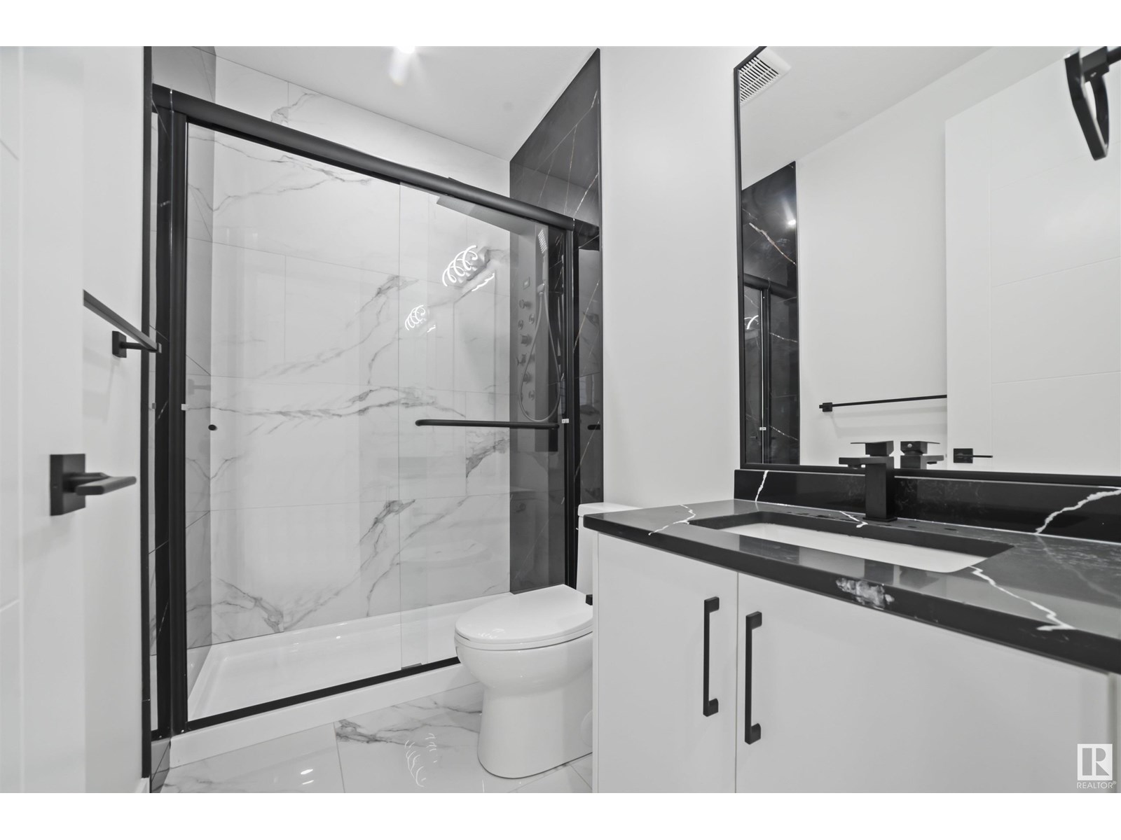 Property at 216 33 ST SW image 1