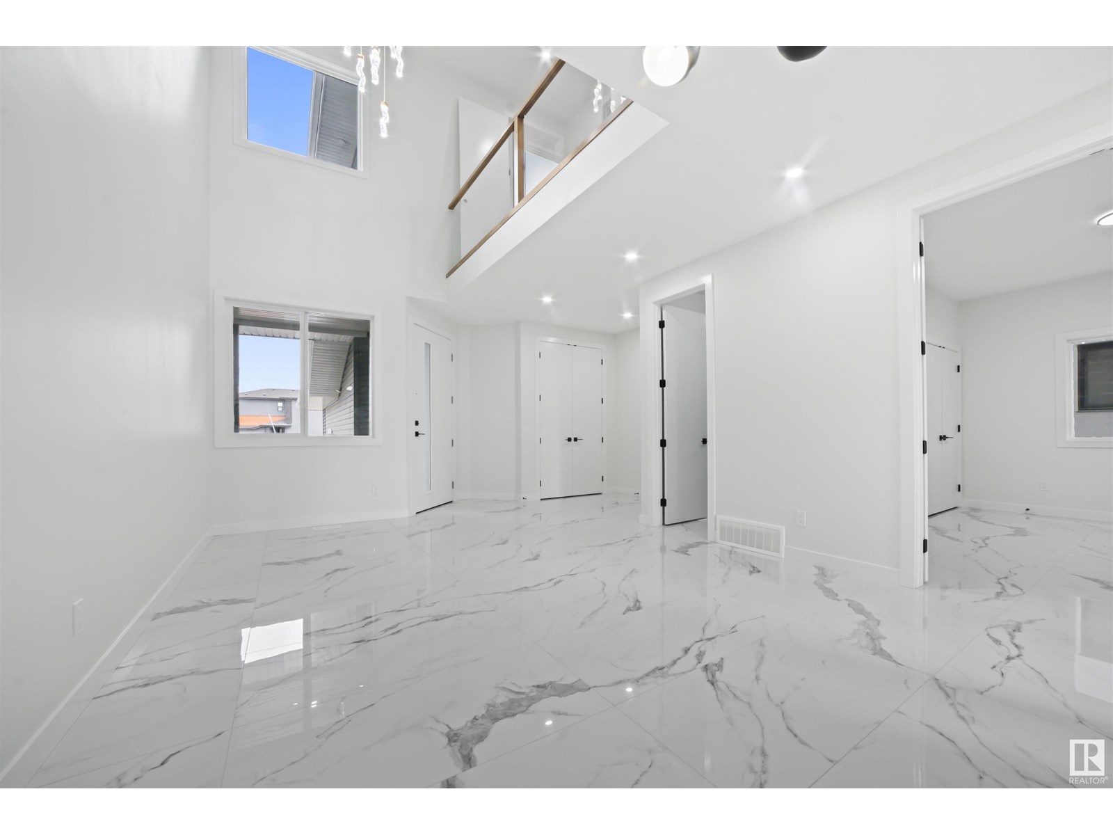 Property at 216 33 ST SW image 4