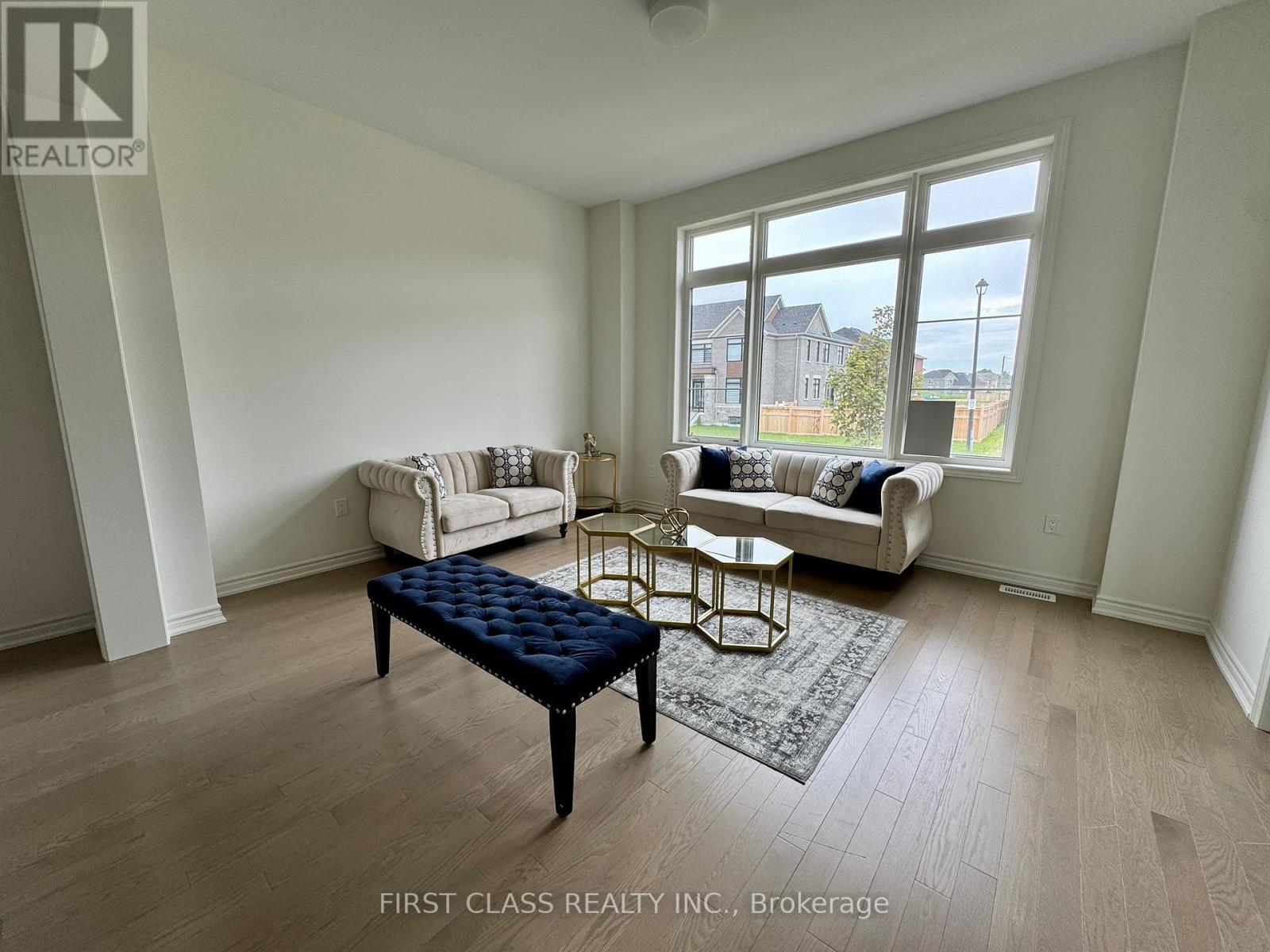 Property at 61 MARIGOLD BOULEVARD image 4