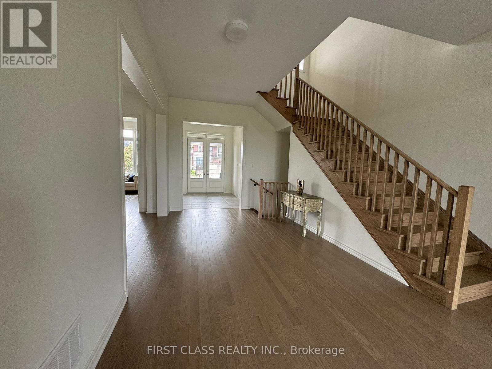 Property at 61 MARIGOLD BOULEVARD image 3