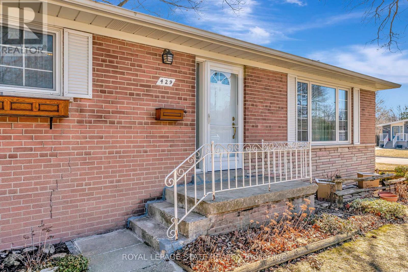 Property at 429 NORRIE CRESCENT image 1