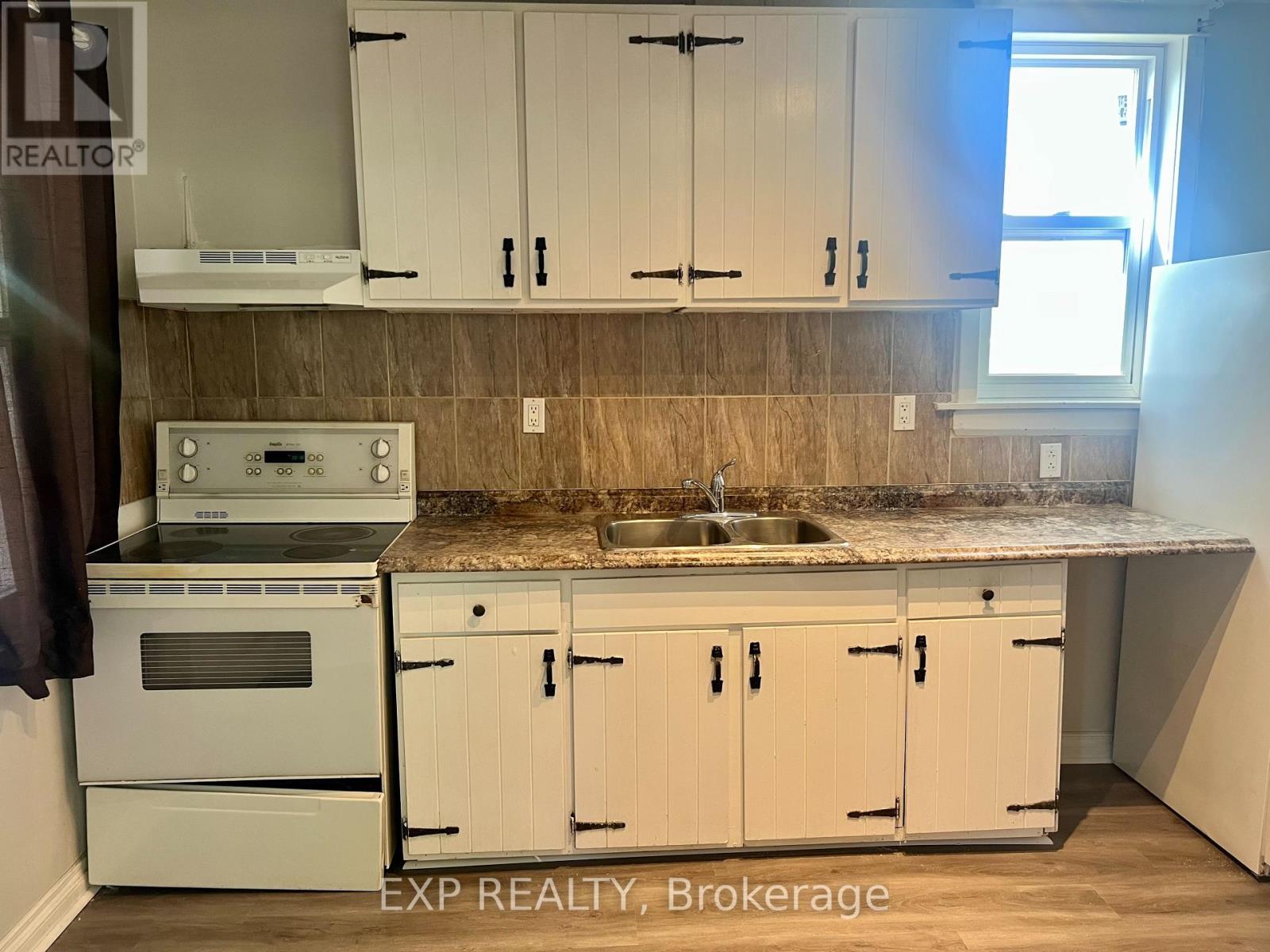 655 Browns Line, Toronto, Ontario  M8W 3V7 - Photo 20 - W12085232