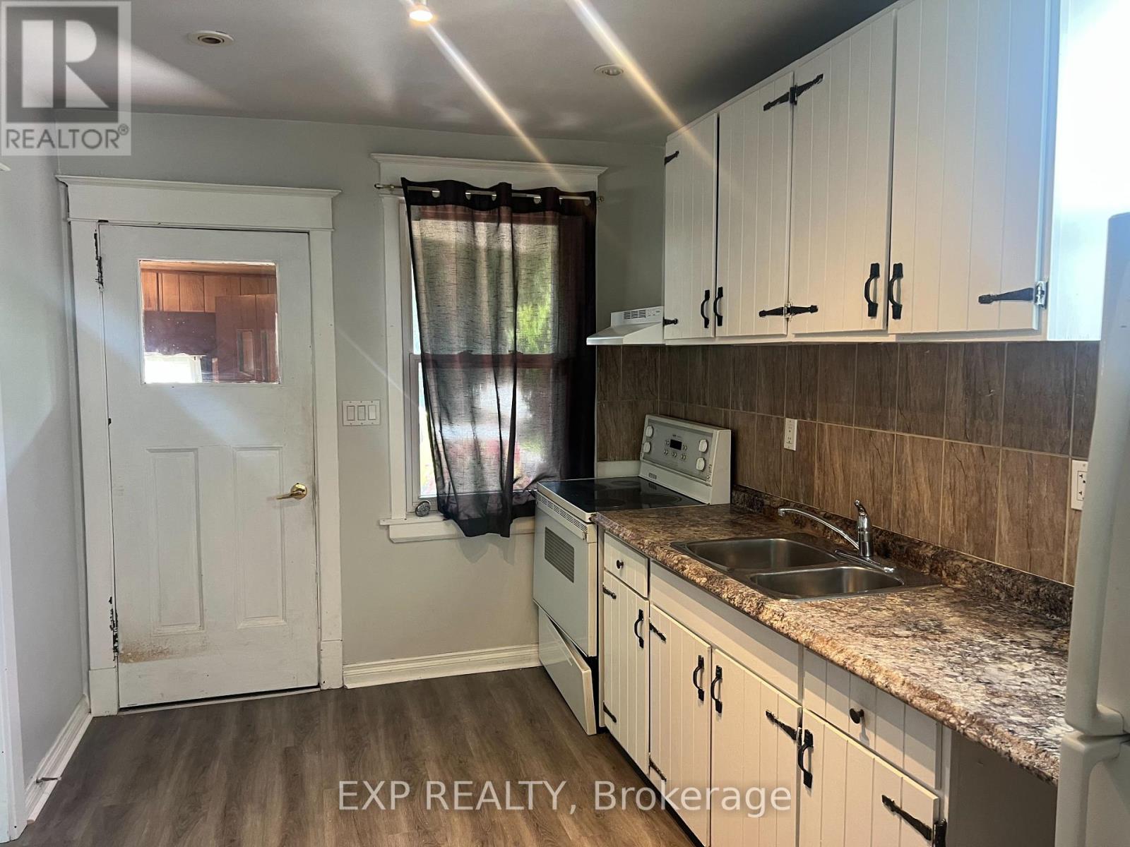 655 Browns Line, Toronto, Ontario  M8W 3V7 - Photo 21 - W12085232