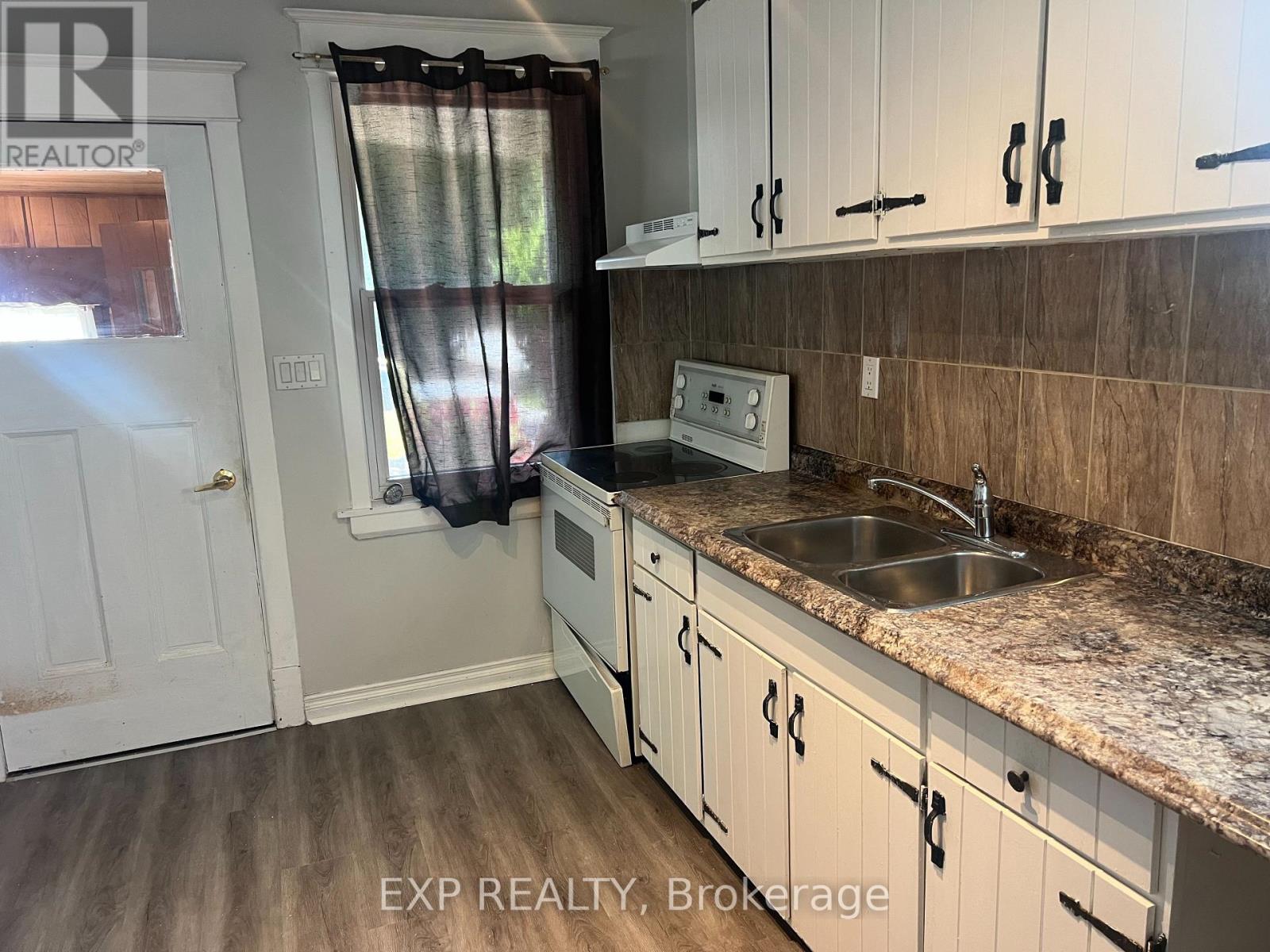655 Browns Line, Toronto, Ontario  M8W 3V7 - Photo 22 - W12085232