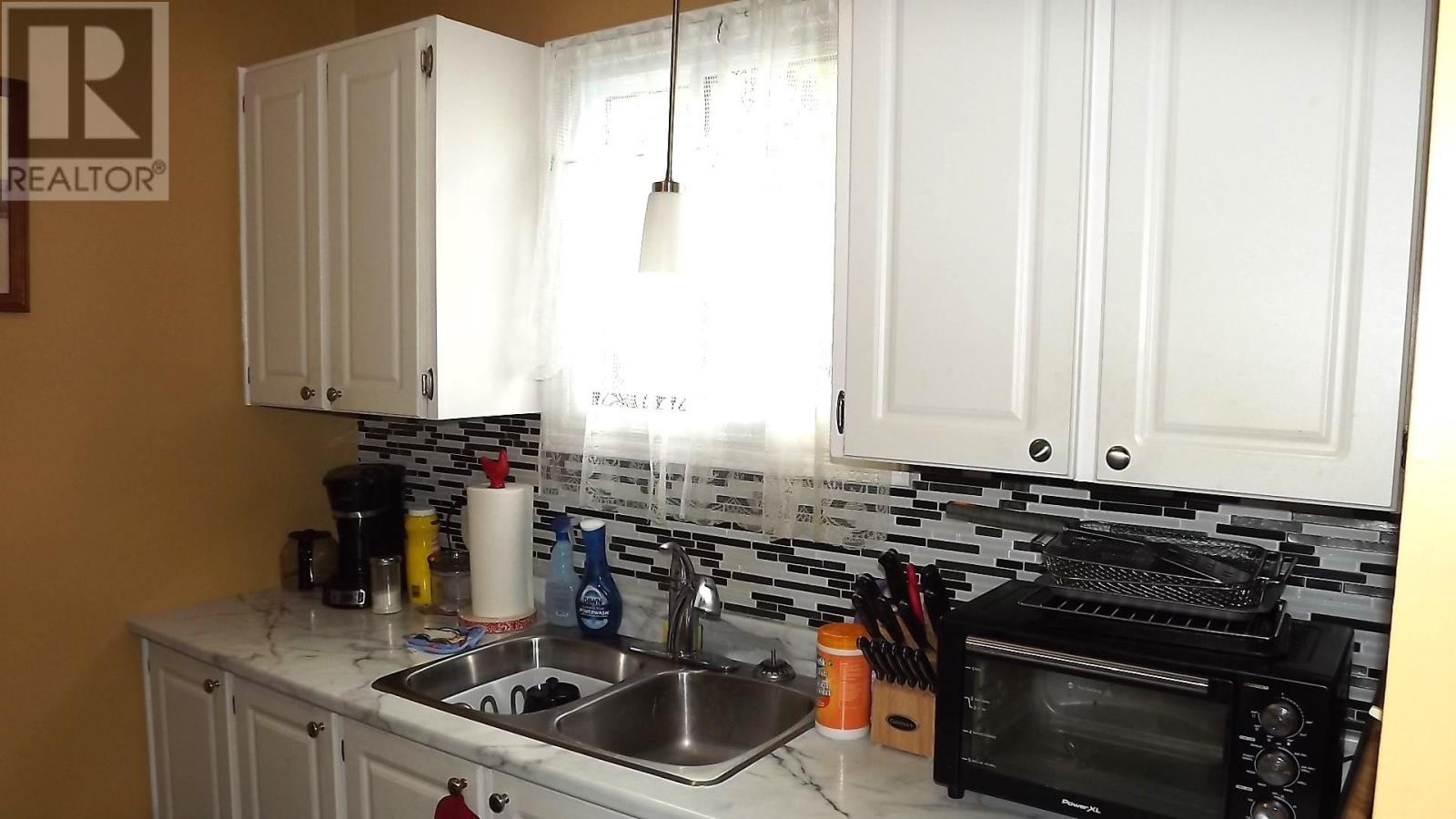Property at 46 Stewart CRES image 5