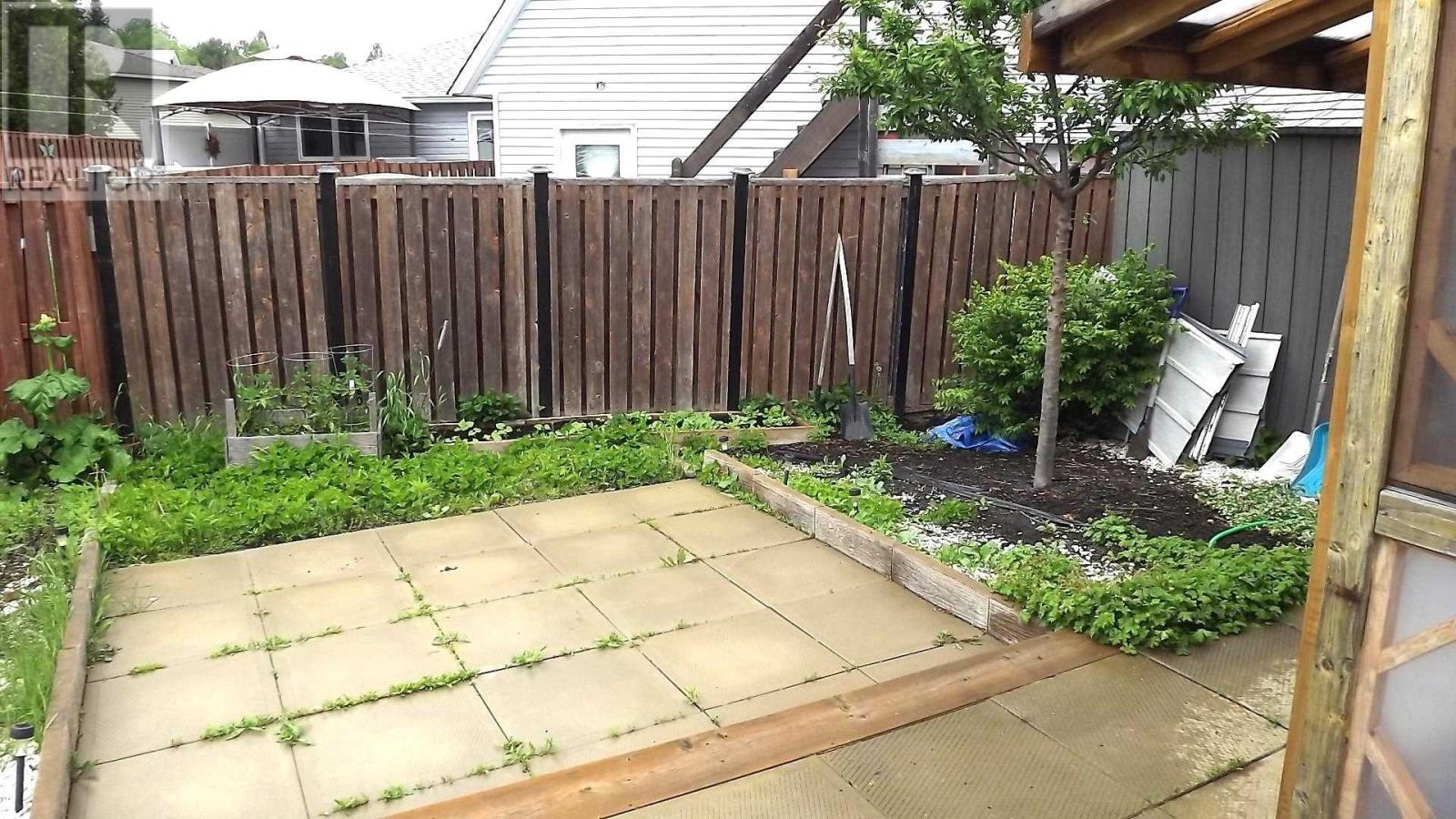 Property at 46 Stewart CRES image 3