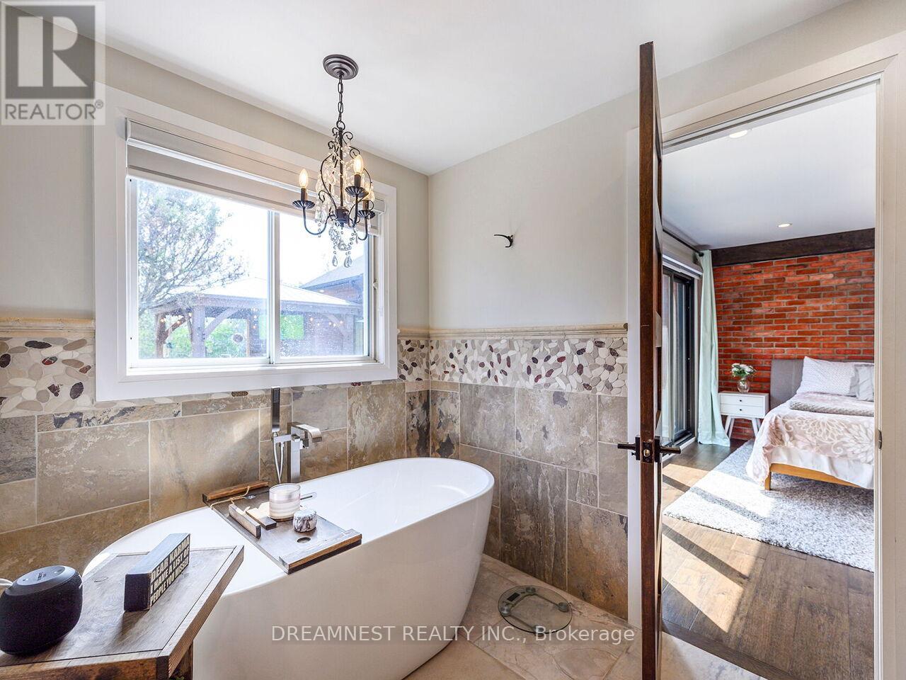 11132 Mcfarland Court, Milton, Ontario  L0P 1B0 - Photo 12 - W12237762