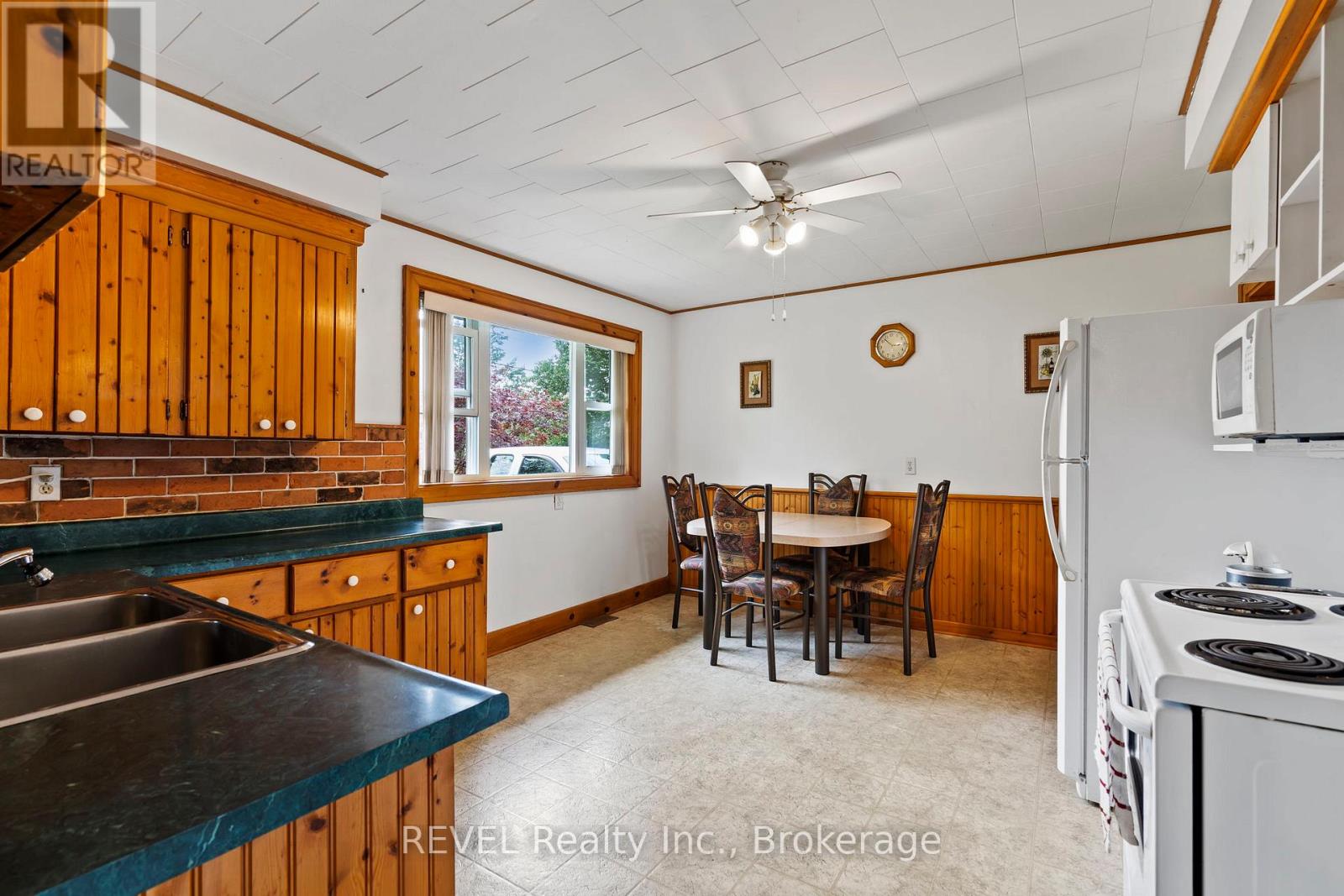 Property at 448 CRESCENT ROAD image 5