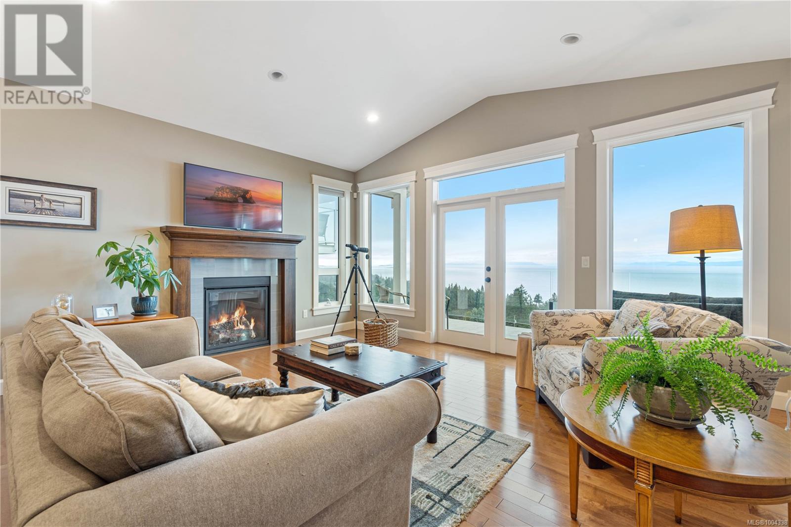 Property at 5340 Royal Sea View image 4