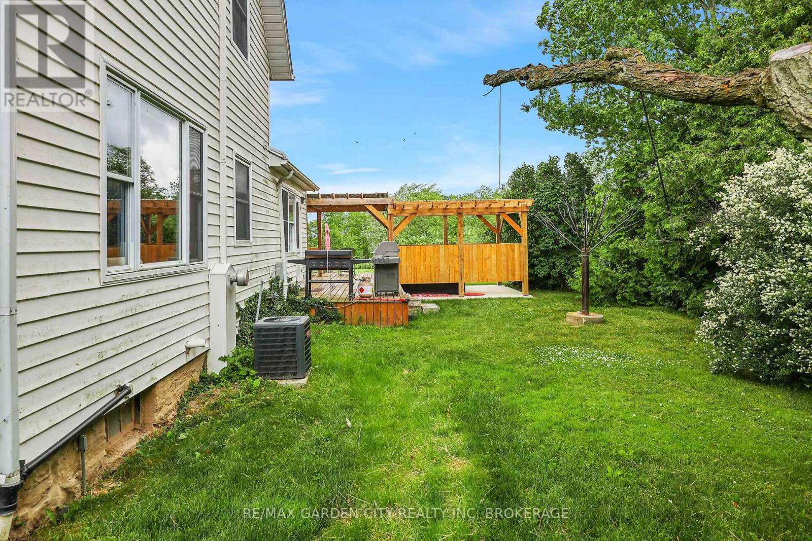 2460 Effingham Street, Pelham, Ontario  L0S 1C0 - Photo 9 - X12235325