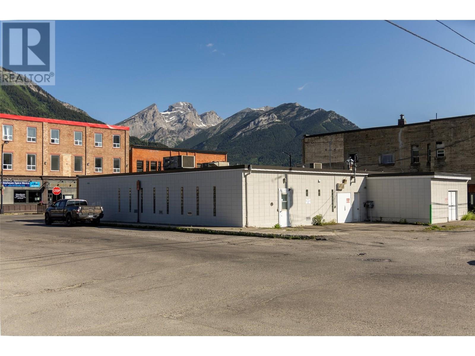 302 2nd Avenue, Fernie, British Columbia  V0B 1M0 - Photo 6 - 10353206