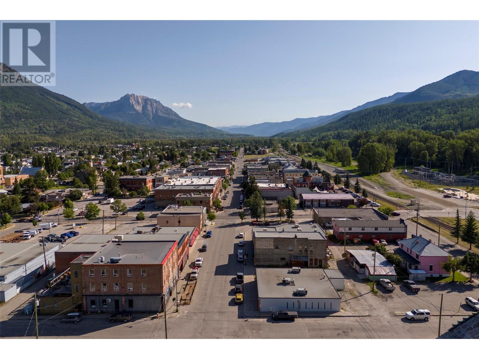 302 2nd Avenue, Fernie, British Columbia  V0B 1M0 - Photo 14 - 10353206