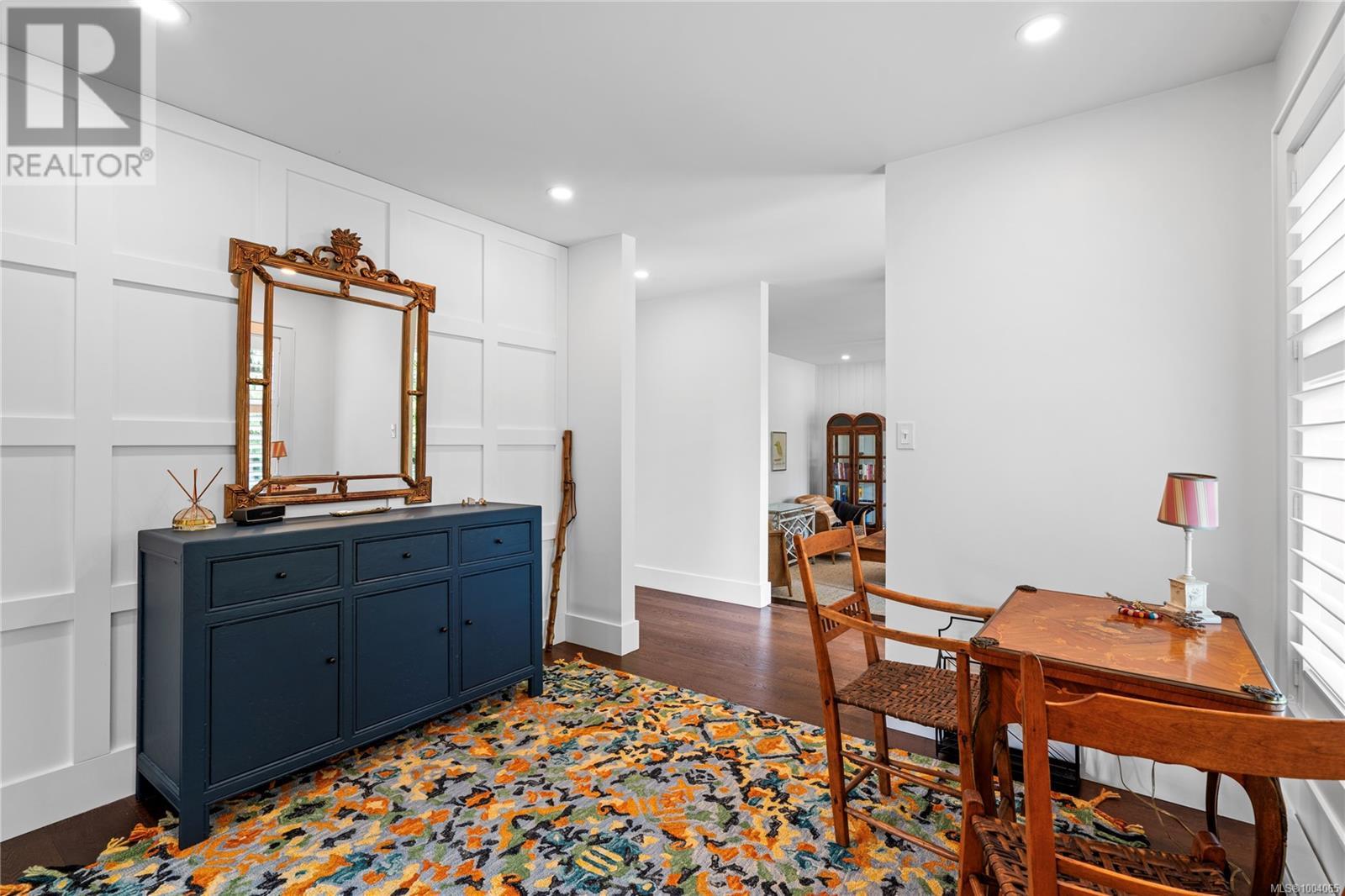 Property at 755 Beach Rd image 3