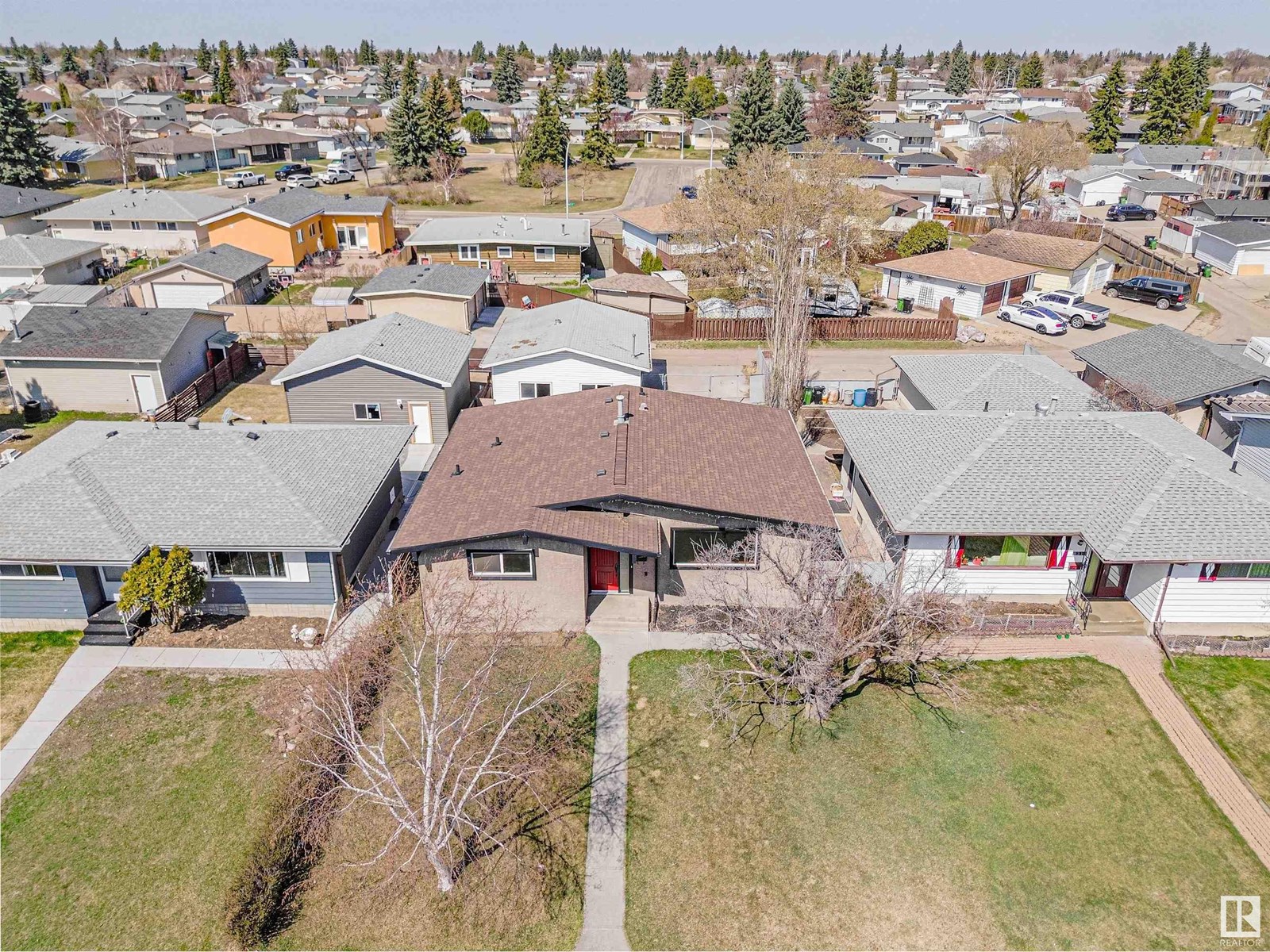 Property at 8320 138 AV NW NW image 5