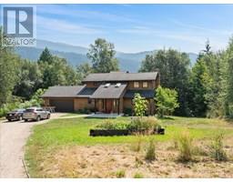 6172 SLOCAN RIVER Road, winlaw, British Columbia