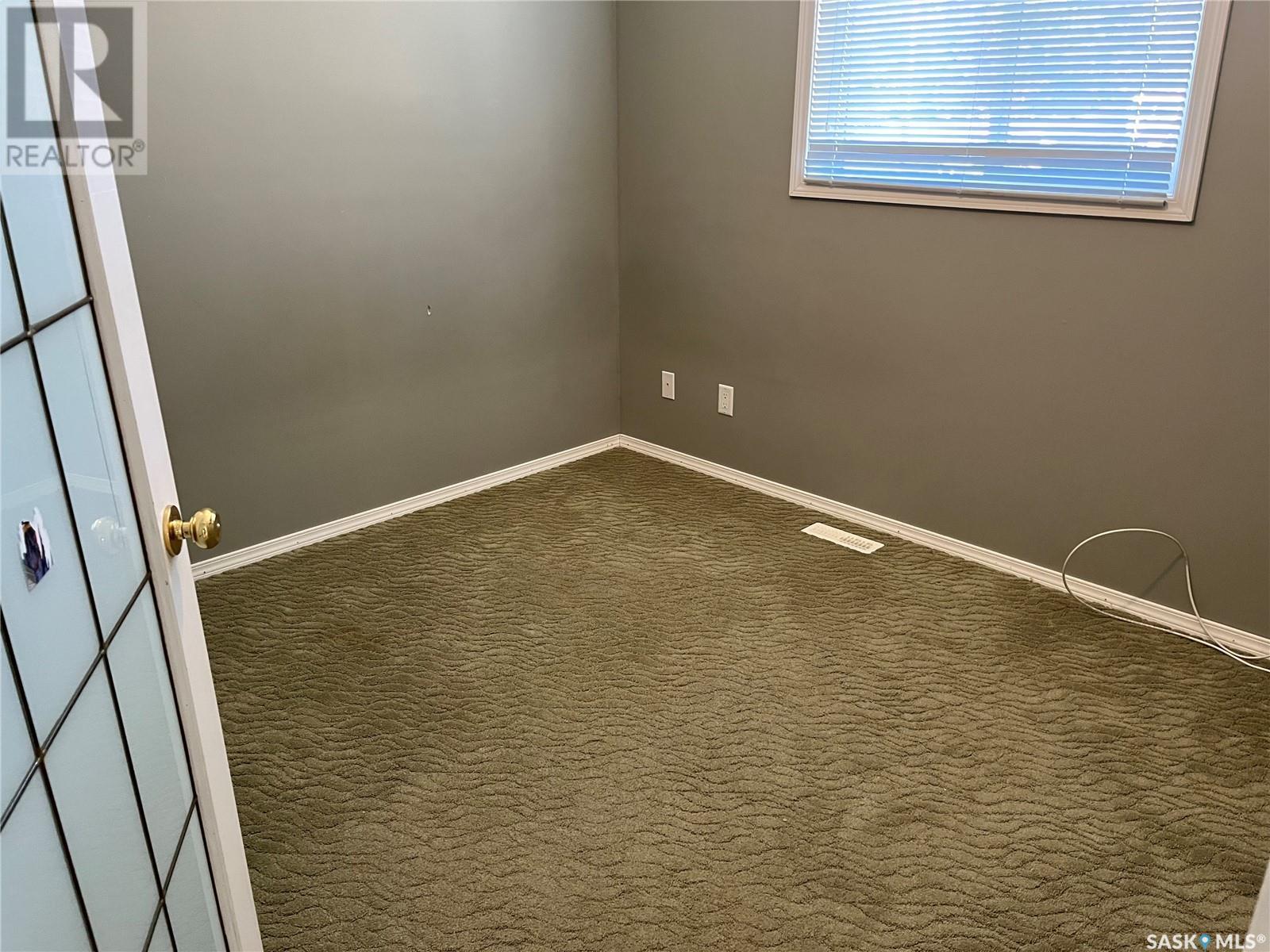 602 Centre Street, Assiniboia, Saskatchewan  S0H 0B0 - Photo 12 - SK010436