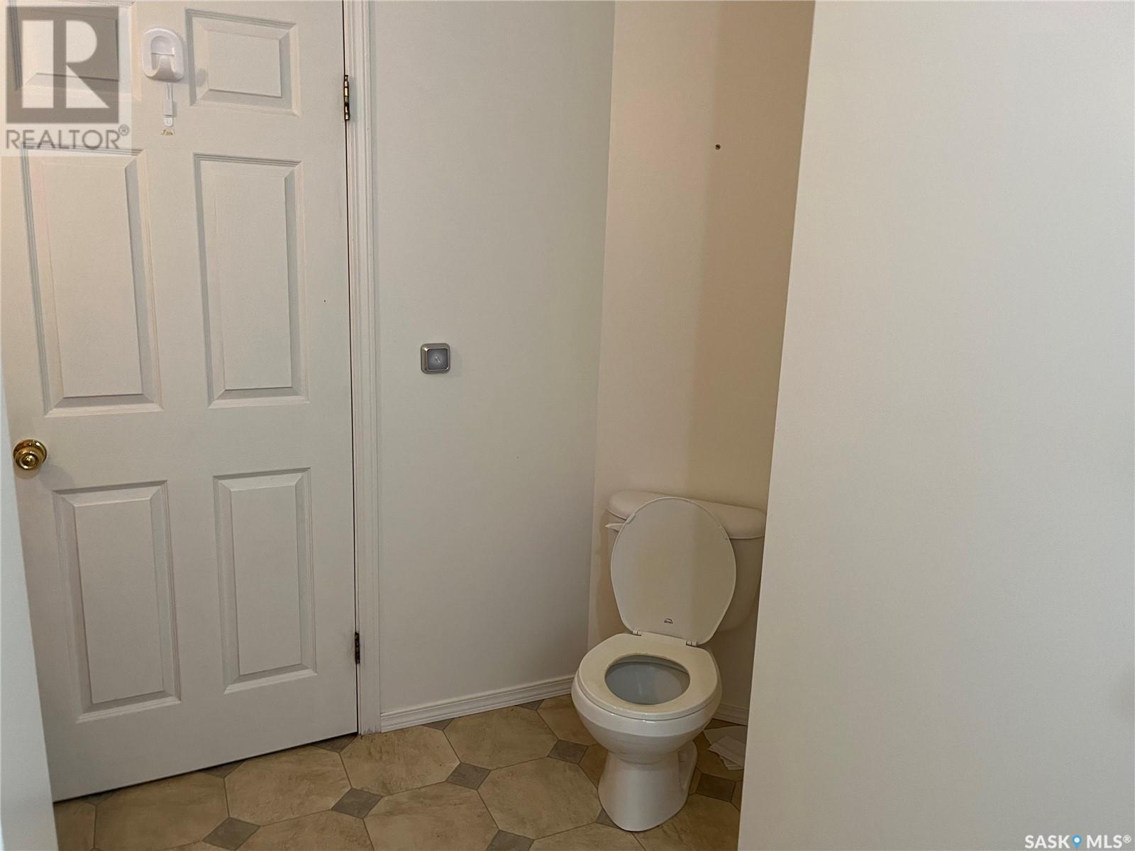 602 Centre Street, Assiniboia, Saskatchewan  S0H 0B0 - Photo 14 - SK010436