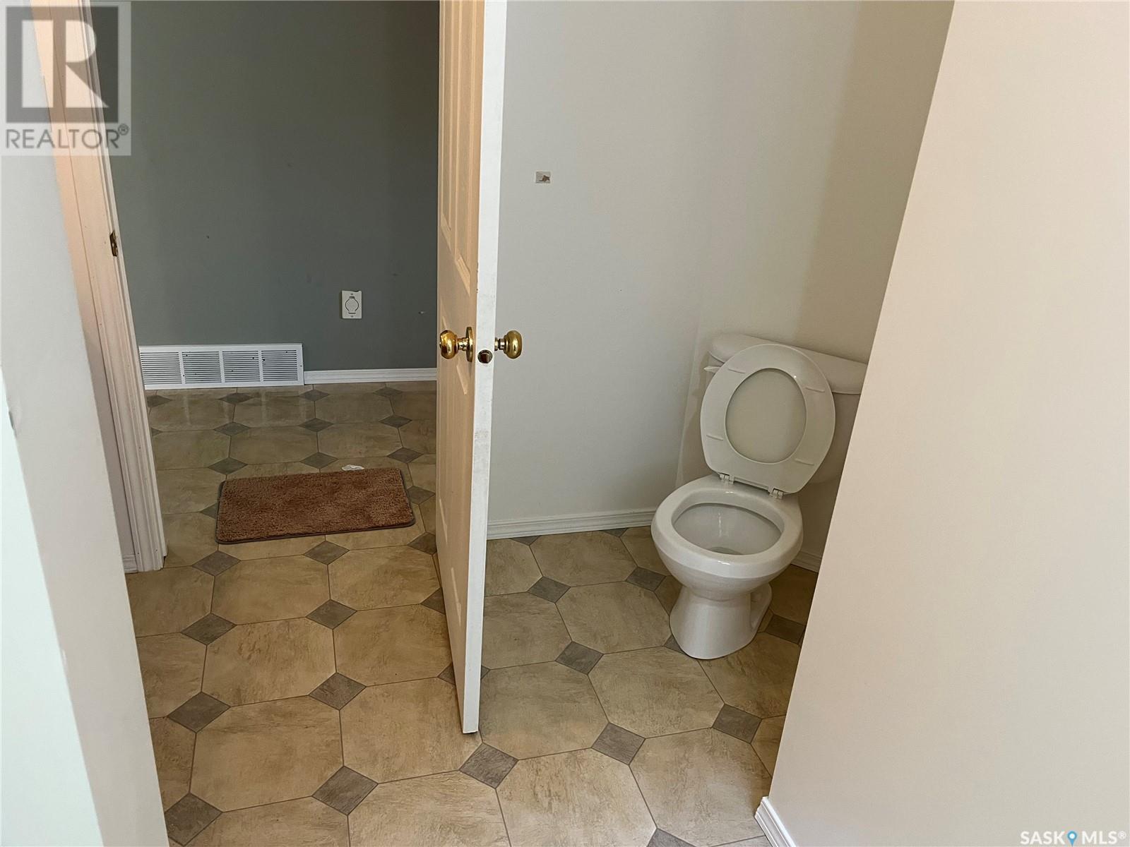 602 Centre Street, Assiniboia, Saskatchewan  S0H 0B0 - Photo 21 - SK010436