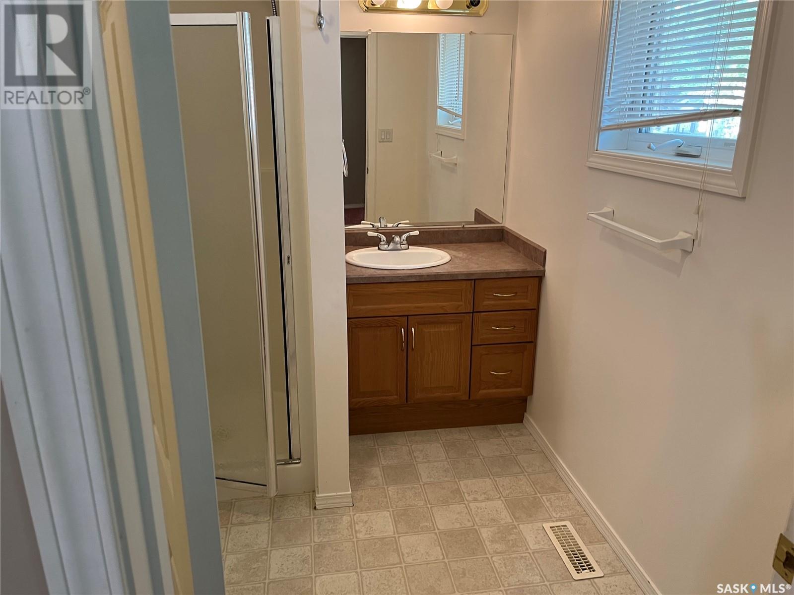 602 Centre Street, Assiniboia, Saskatchewan  S0H 0B0 - Photo 23 - SK010436