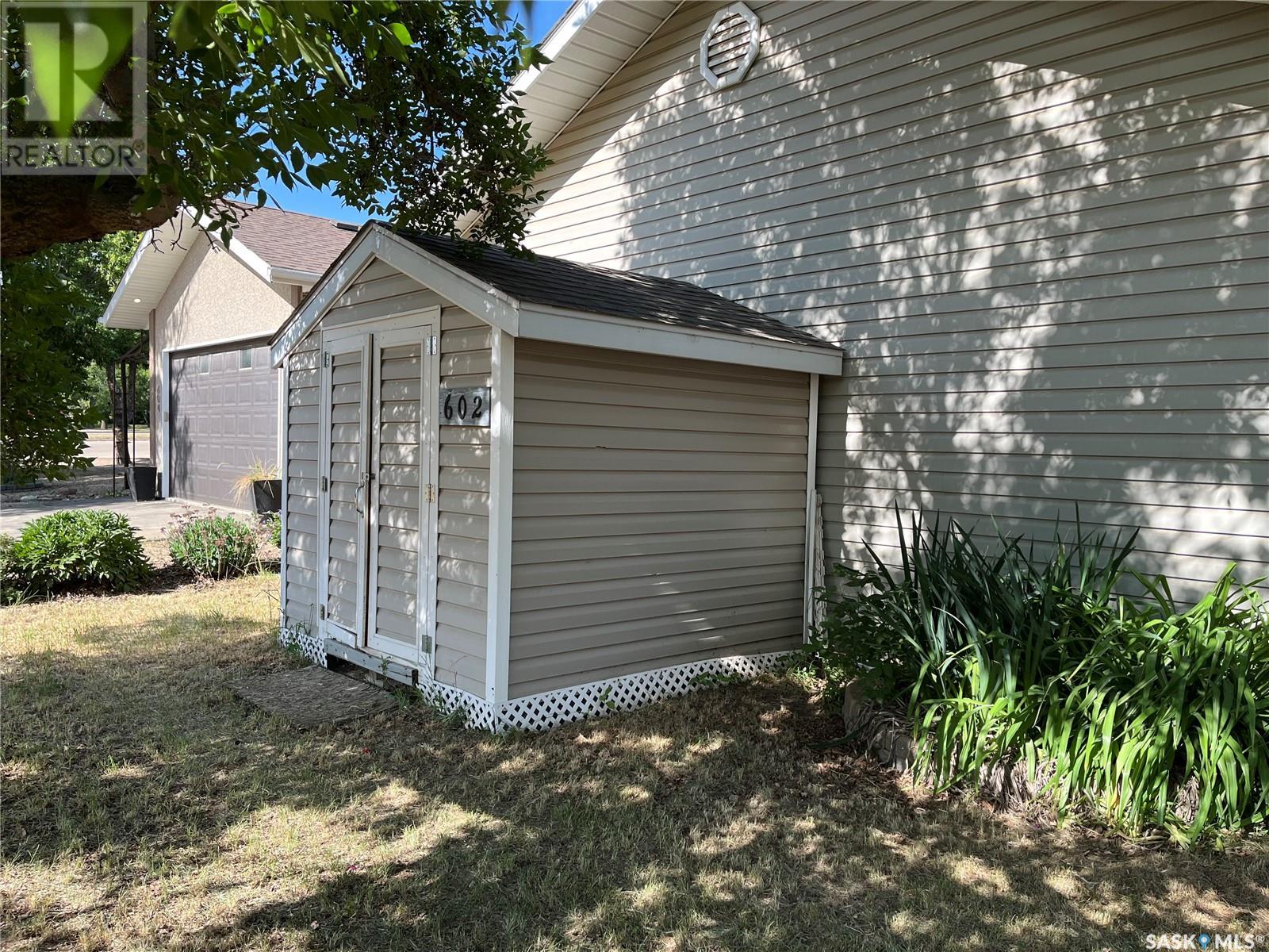 602 Centre Street, Assiniboia, Saskatchewan  S0H 0B0 - Photo 31 - SK010436