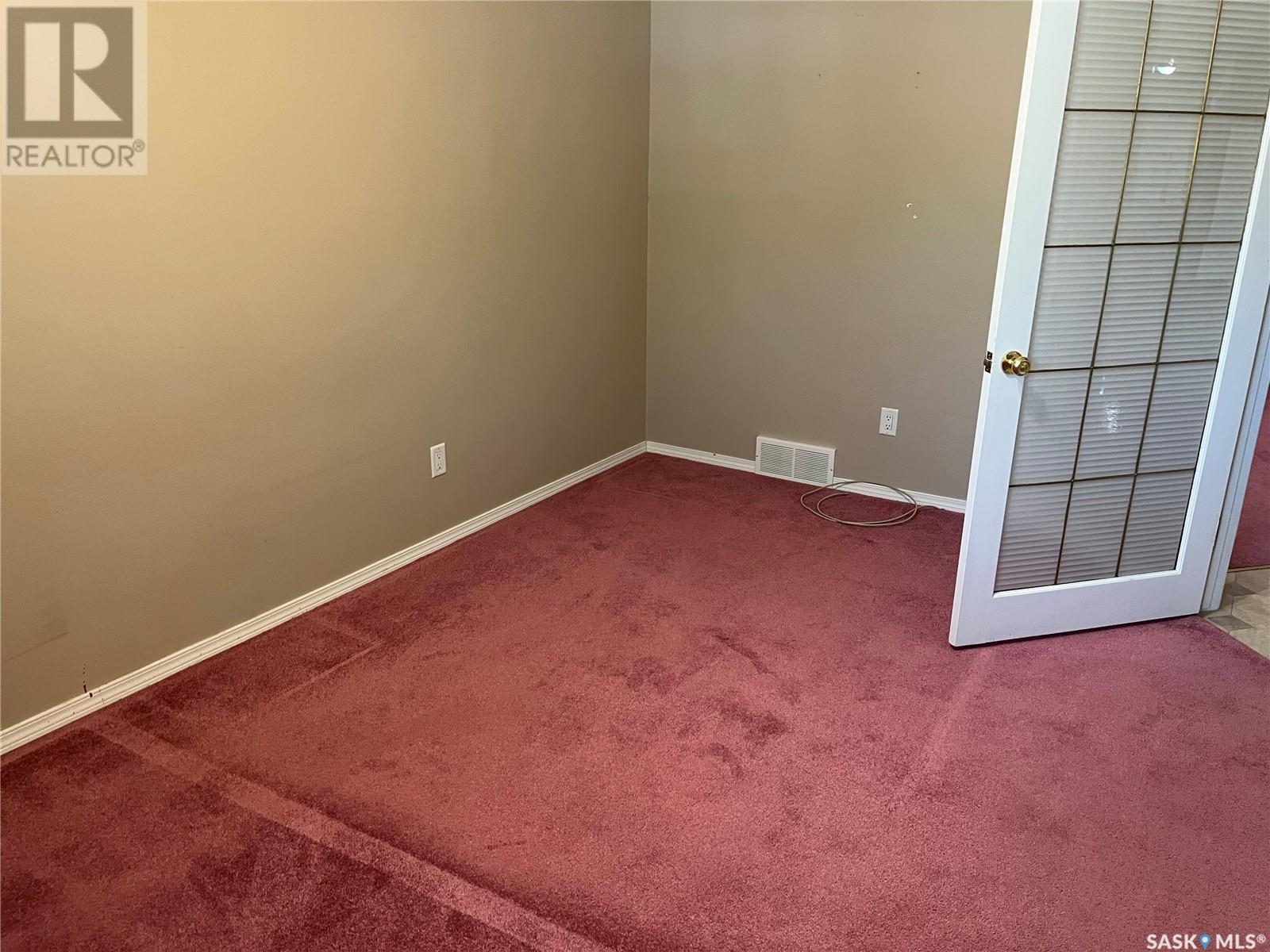 602 Centre Street, Assiniboia, Saskatchewan  S0H 0B0 - Photo 6 - SK010436