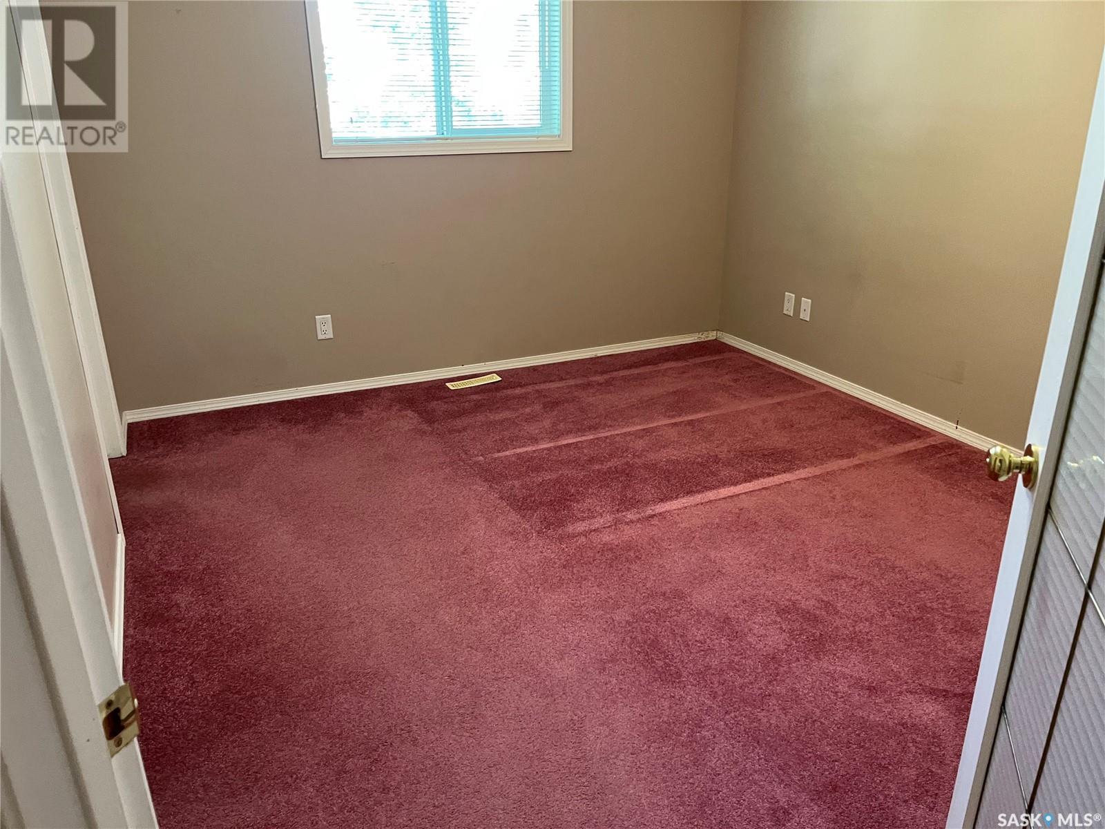 602 Centre Street, Assiniboia, Saskatchewan  S0H 0B0 - Photo 7 - SK010436