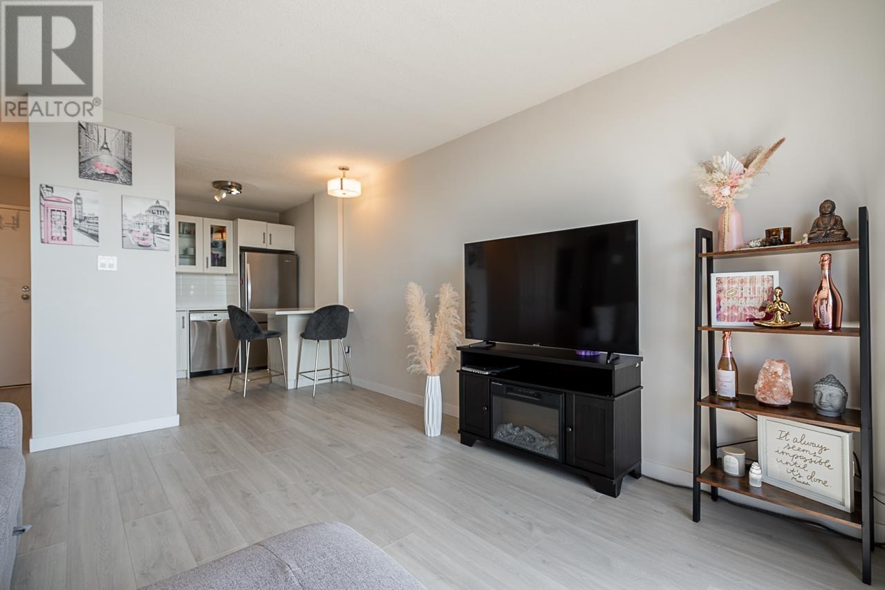 Property at 408 320 ROYAL AVENUE image 5