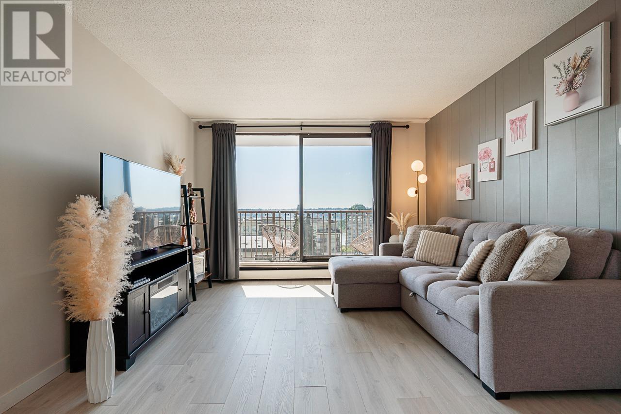 Property at 408 320 ROYAL AVENUE image 3