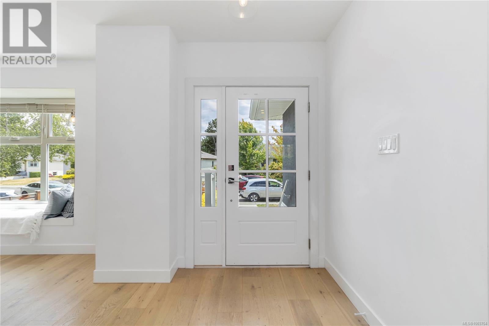 Property at 2240 Kinross Ave image 4