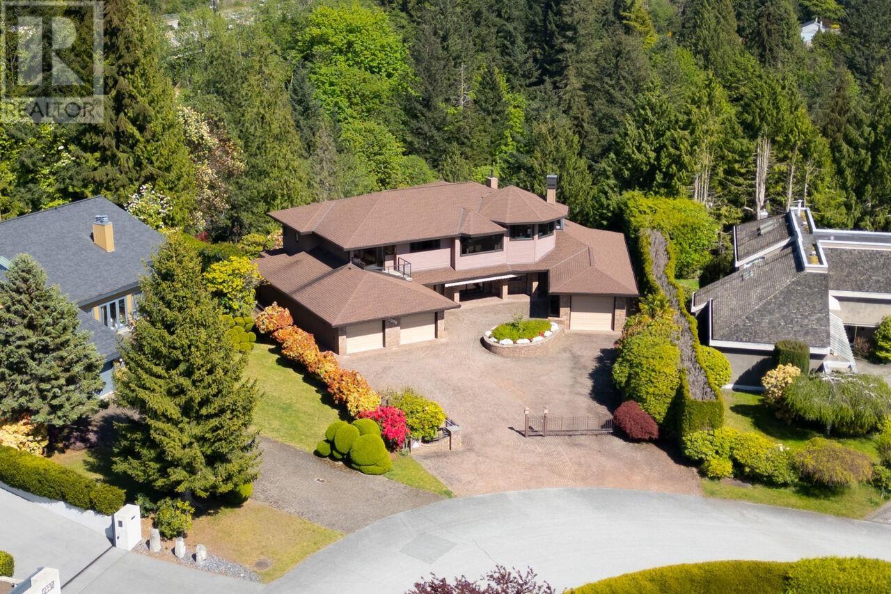 Property at 4228 ROCKRIDGE CRESCENT image 2