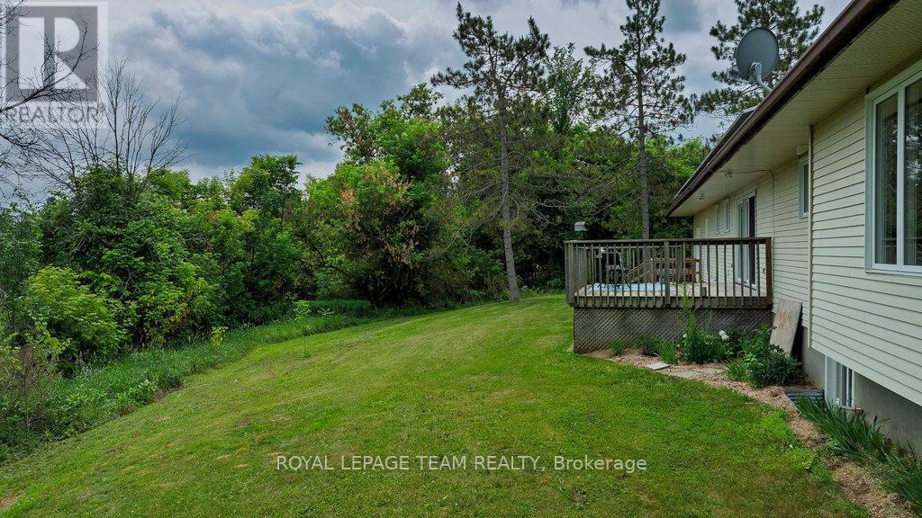 517 Donald B. Munro Drive, Ottawa, Ontario  K0A 1L0 - Photo 34 - X12235757