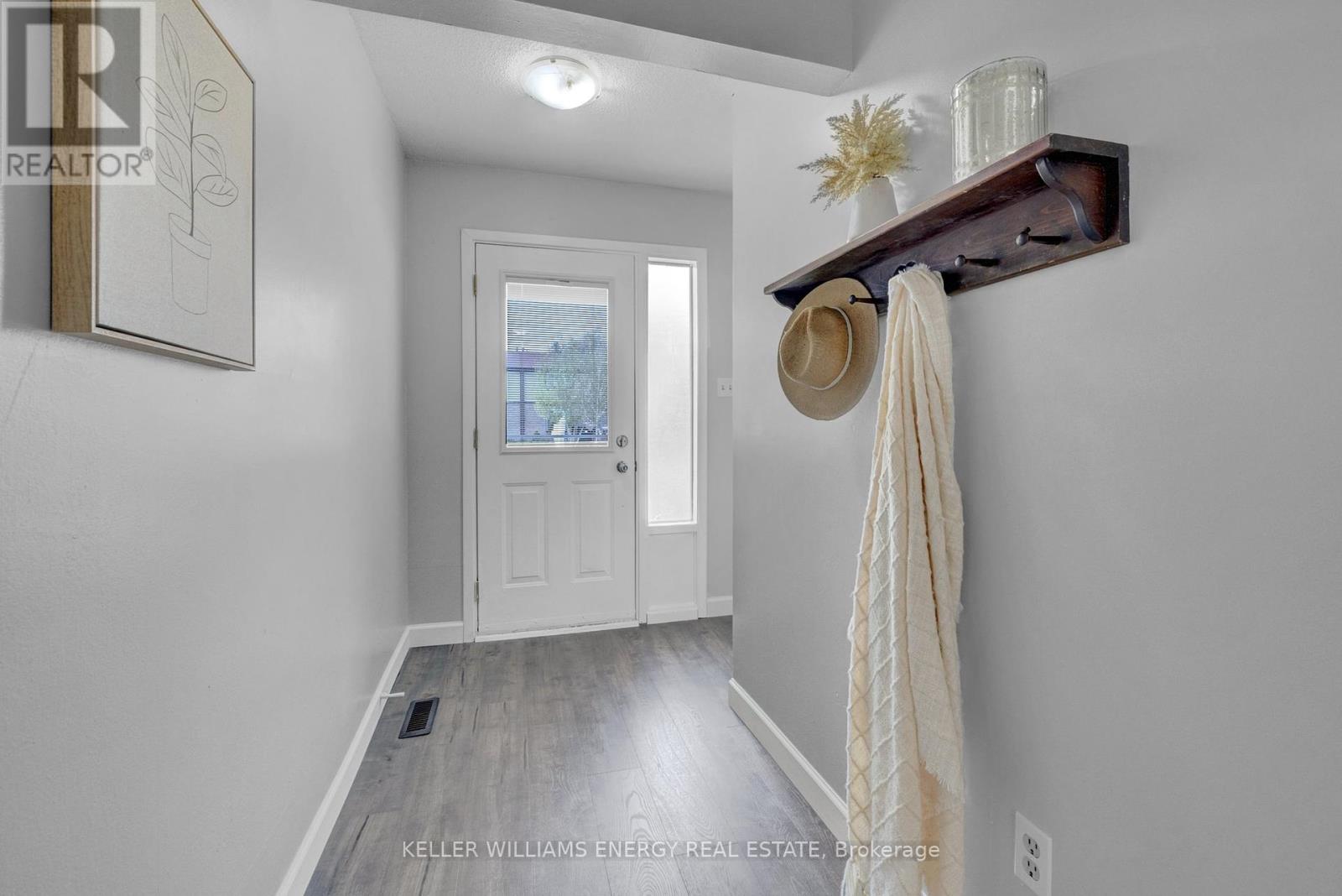 Property at 54 ALONNA STREET image 3