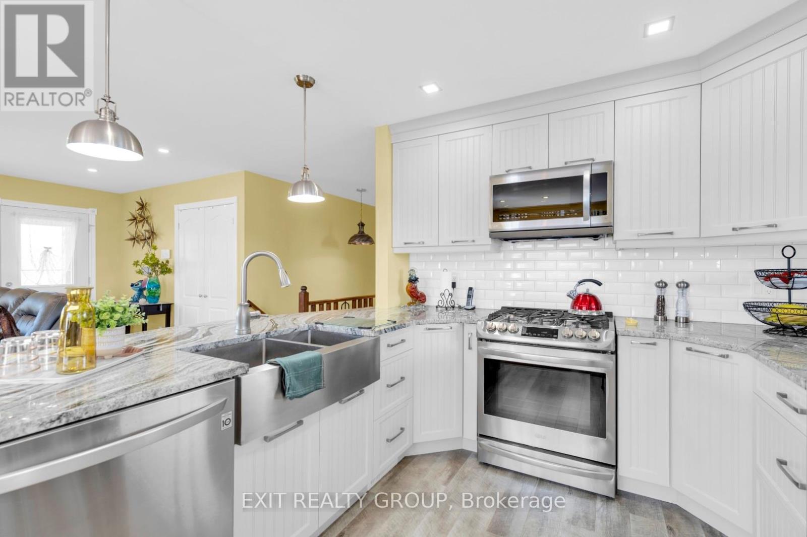 1690 Wallbridge Loyalist Road, Quinte West, Ontario  K8N 4Z5 - Photo 17 - X12239954