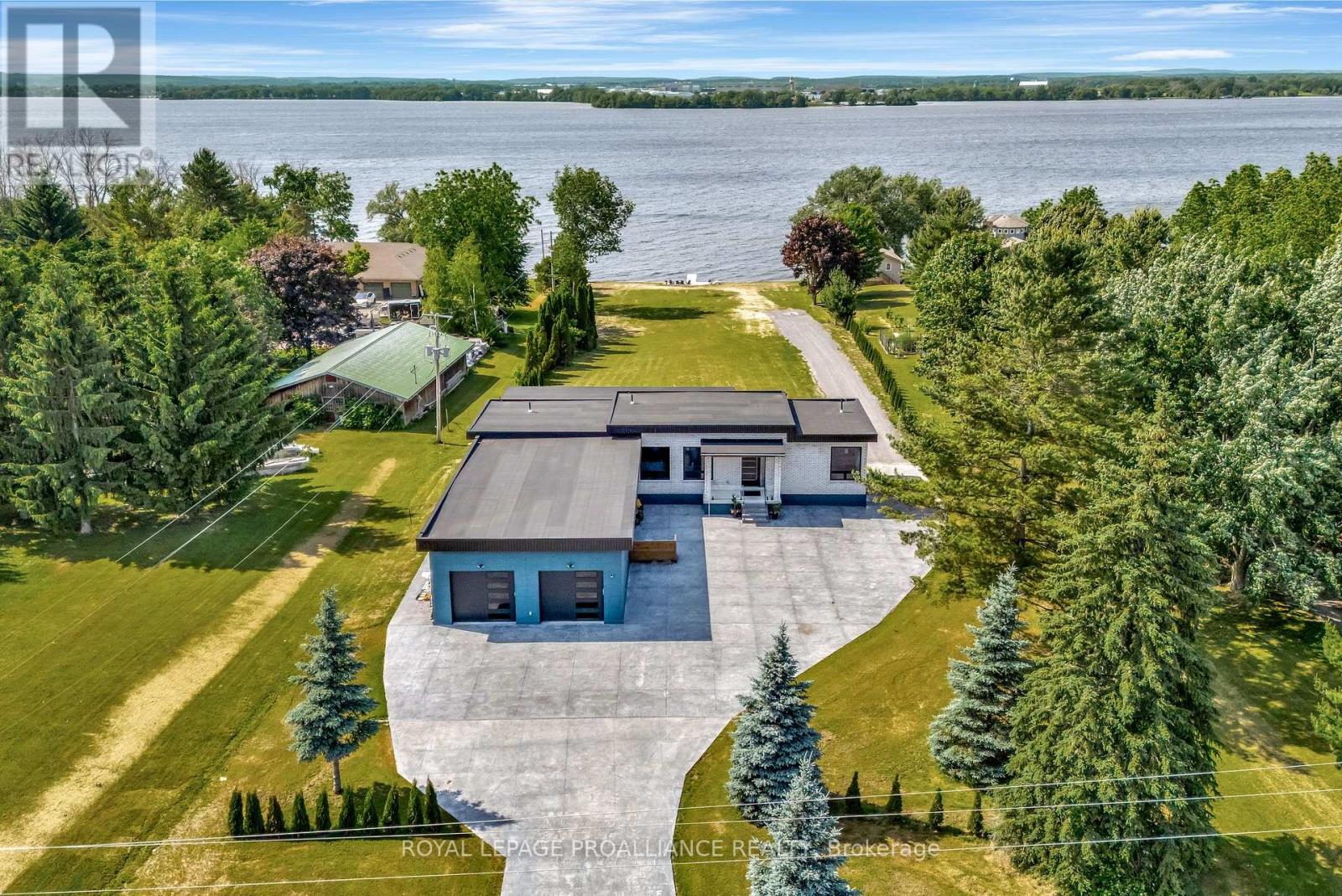2528 COUNTY RD 3, Prince Edward County, Ontario