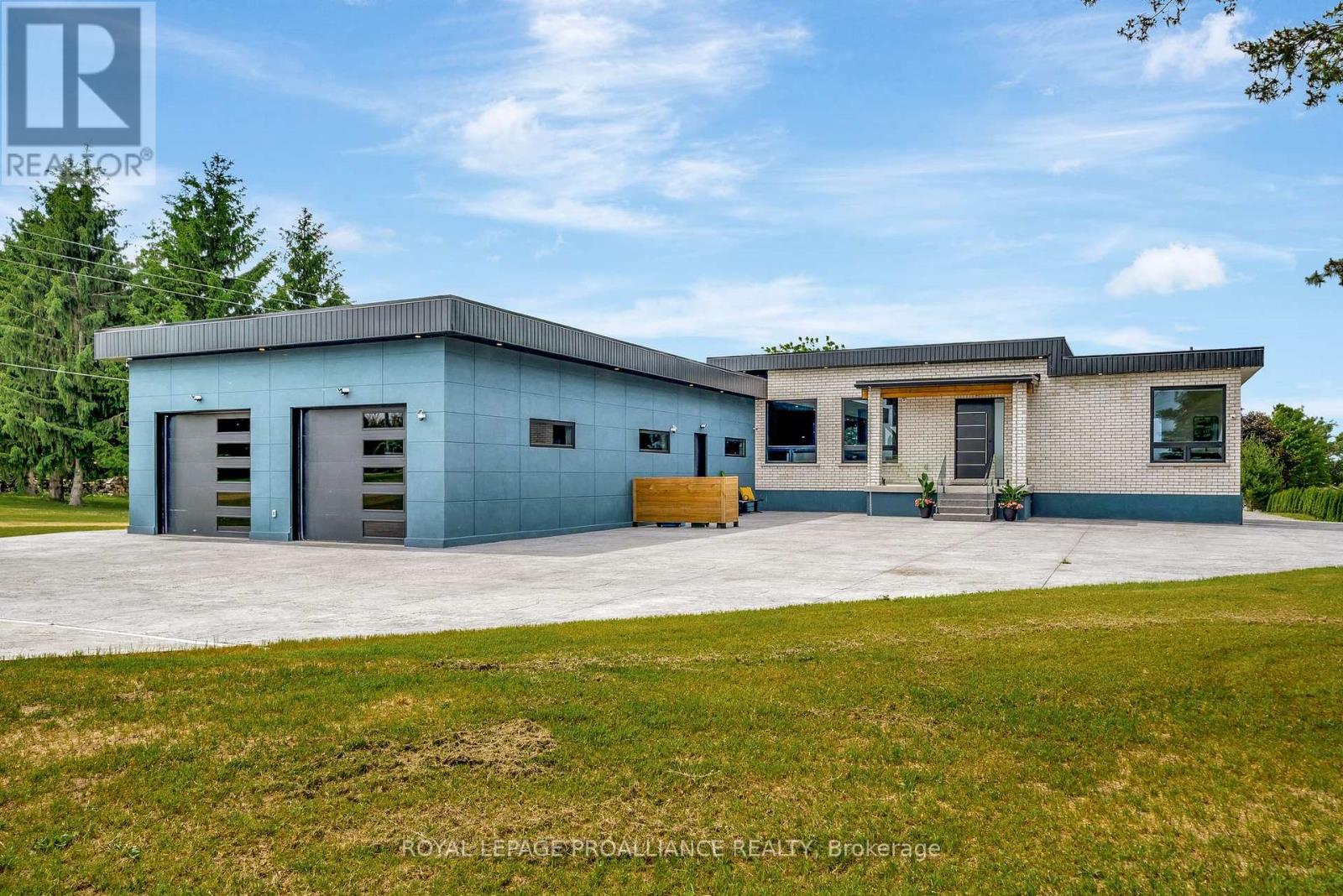 2528 County Rd 3, Prince Edward County, Ontario K0K 1L0 - Photo 2 - X12240297