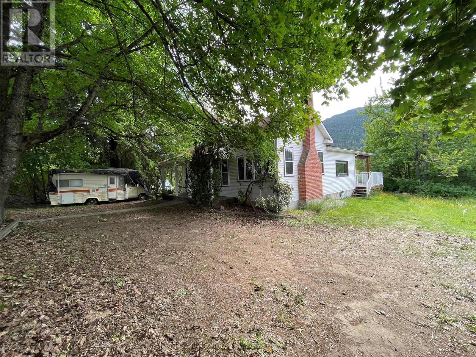 Property at 1920 Falls Street image 4