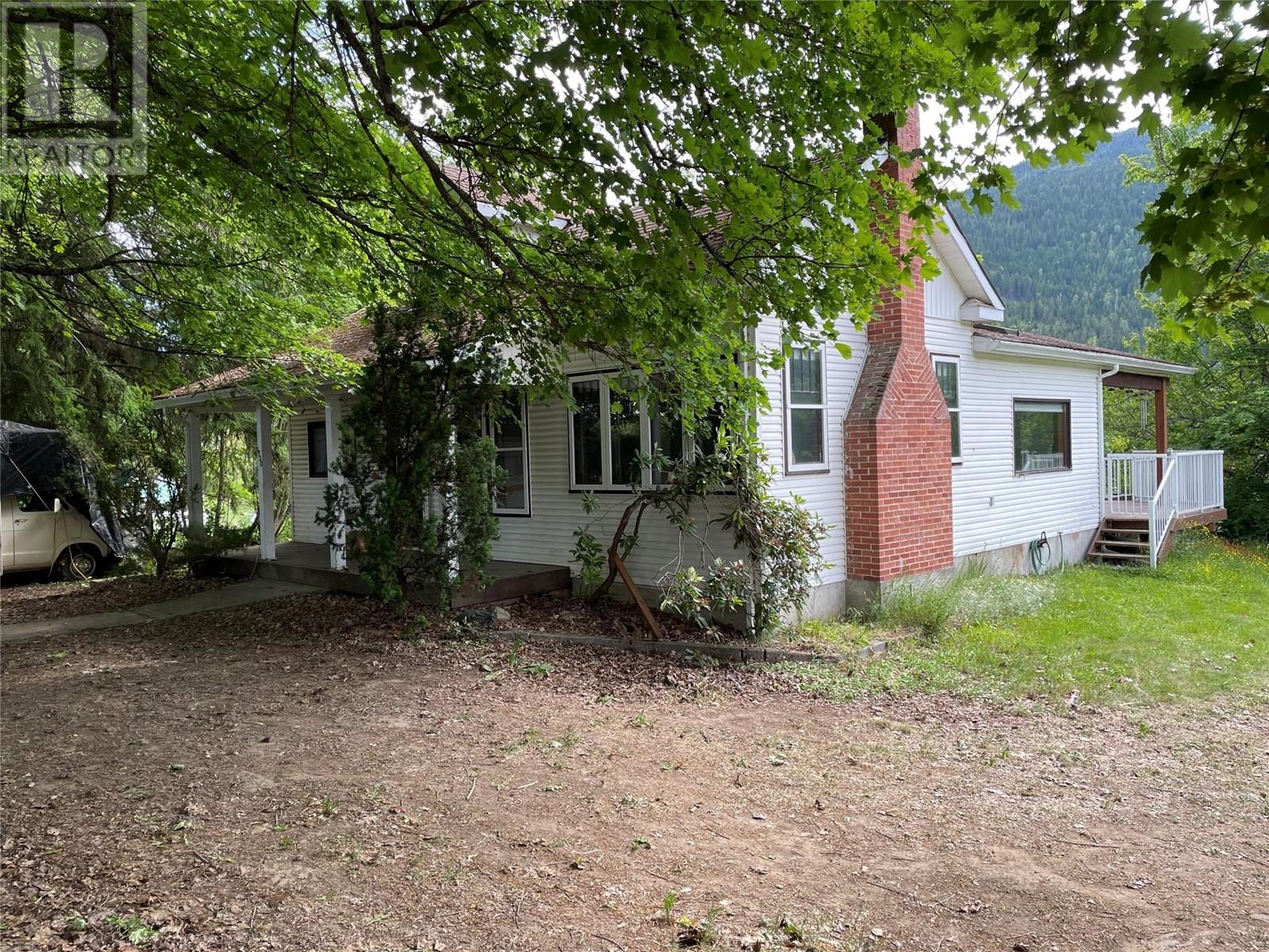 Property at 1920 Falls Street image 5