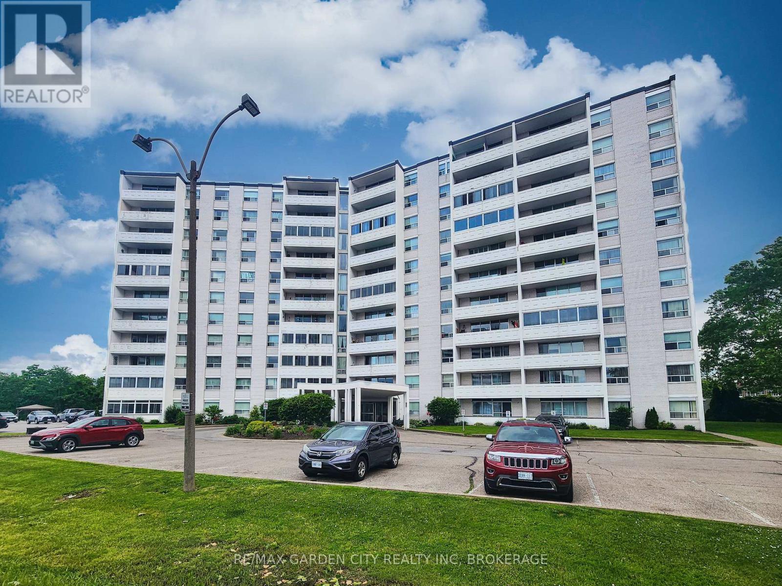 1002 - 35 Towering Heights Boulevard, St. Catharines, Ontario  L2T 3G8 - Photo 1 - X12239902